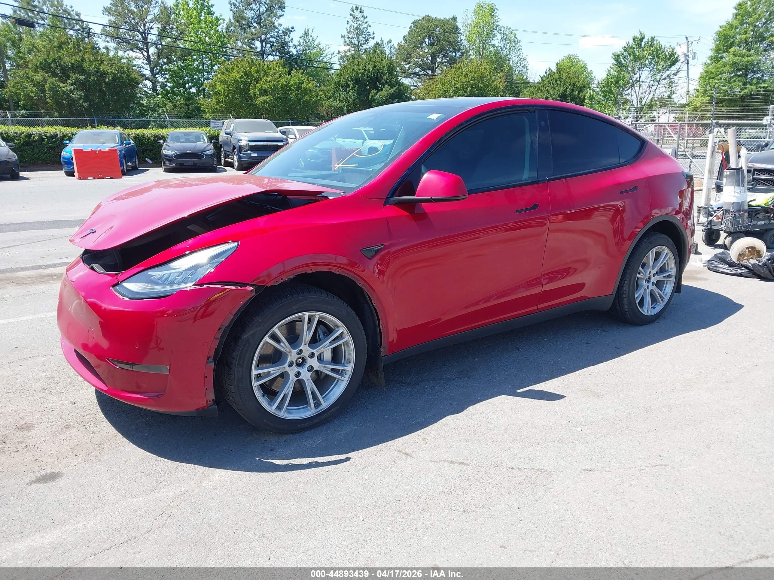 2022 Tesla Model Y Long Range Dual Motor All-wheel Drive Красный vin: 7SAYGDEEXNF460174