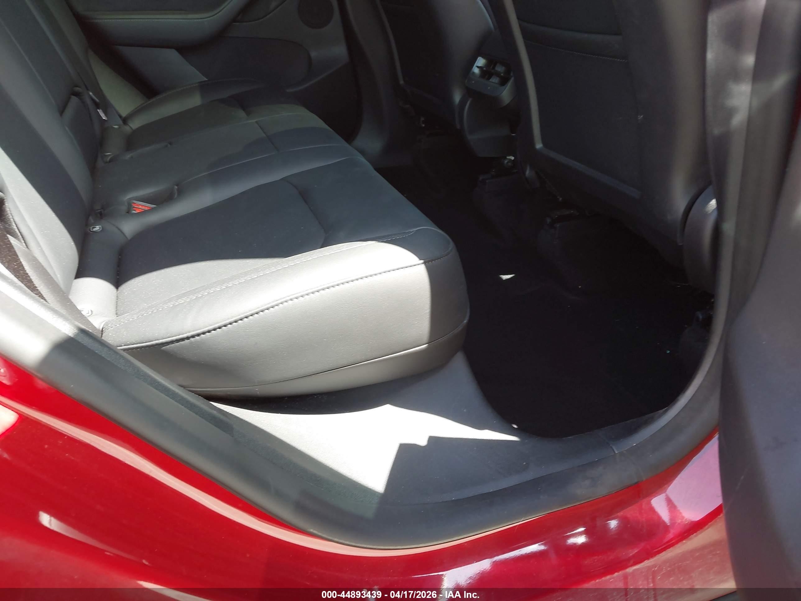 2022 Tesla Model Y Long Range Dual Motor All-wheel Drive Красный vin: 7SAYGDEEXNF460174