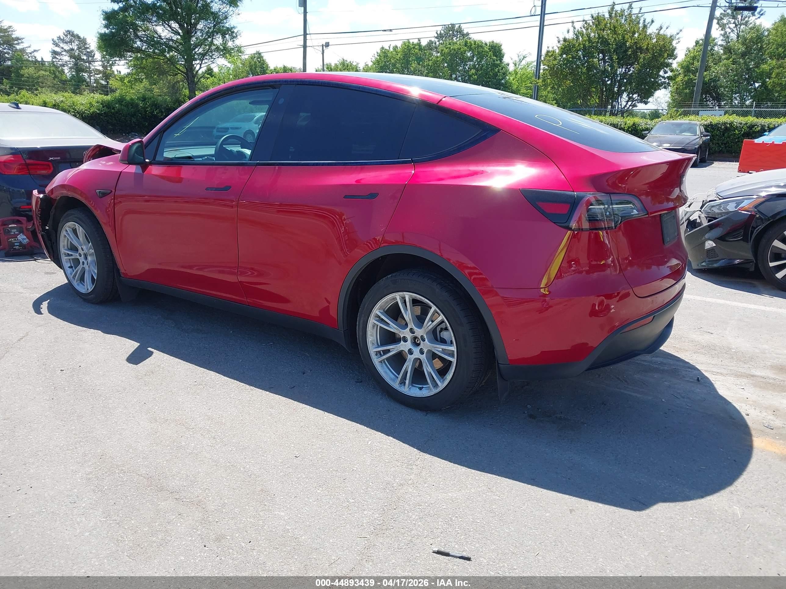 2022 Tesla Model Y Long Range Dual Motor All-wheel Drive Красный vin: 7SAYGDEEXNF460174