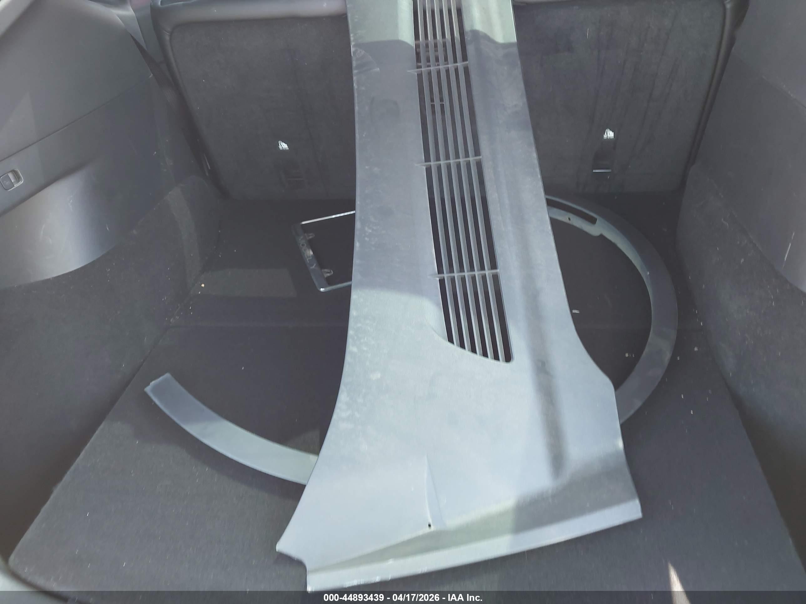 2022 Tesla Model Y Long Range Dual Motor All-wheel Drive Красный vin: 7SAYGDEEXNF460174