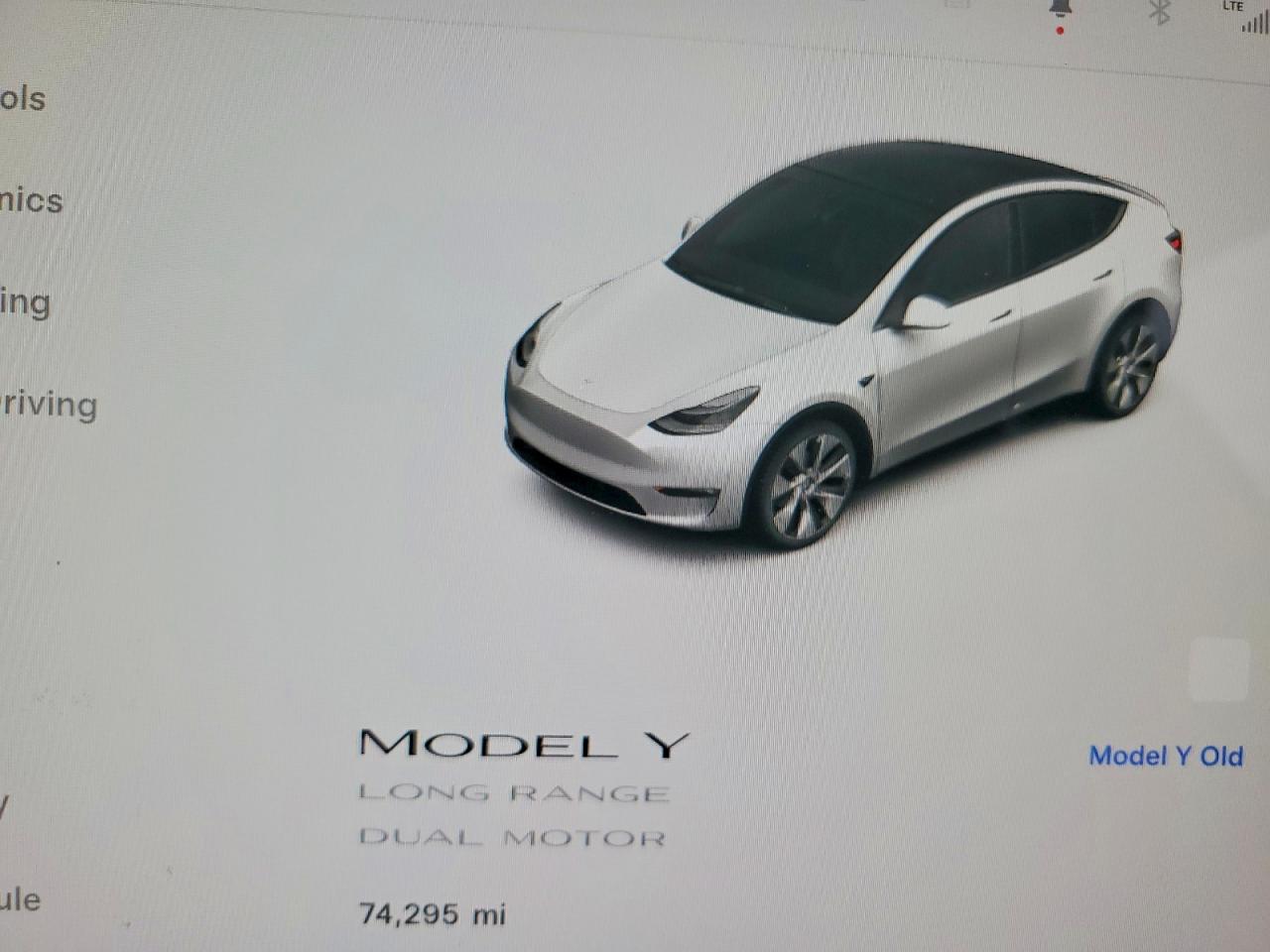 2023 Tesla Model Y White vin: 7SAYGDEEXPA093048