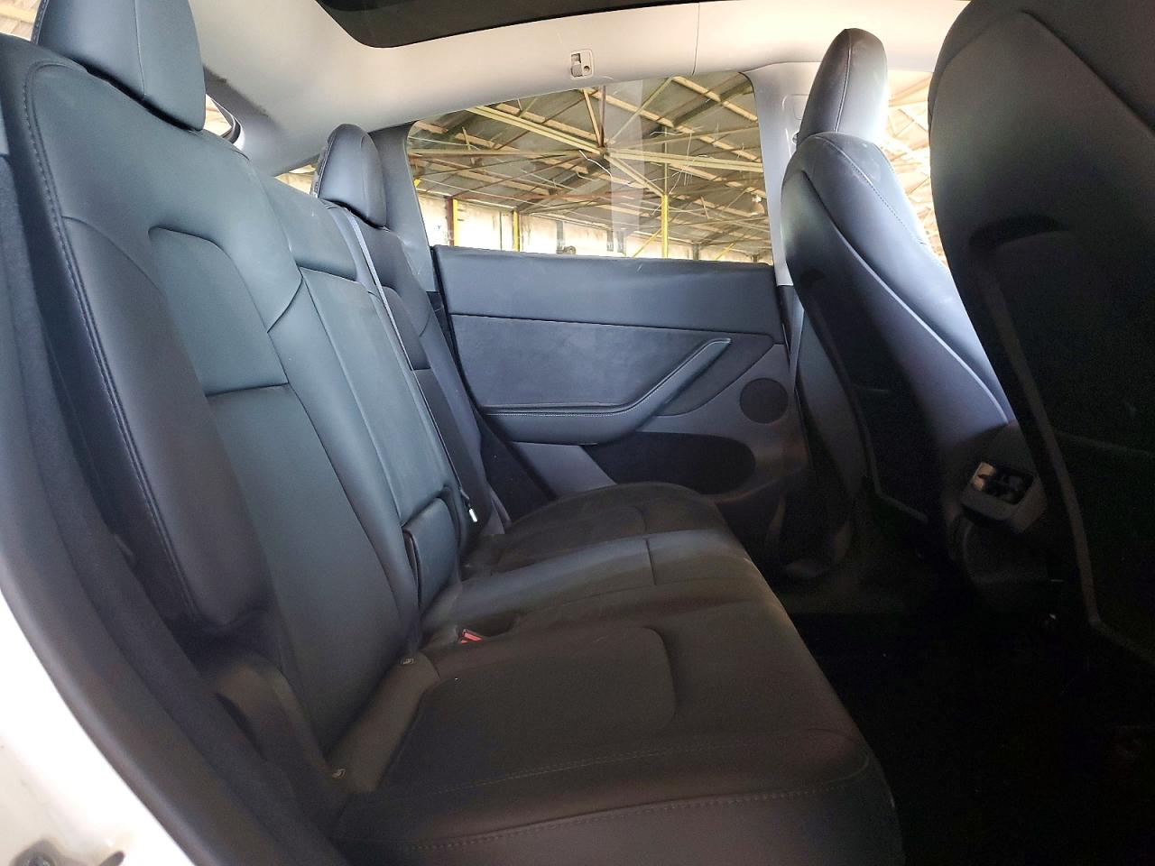 2023 Tesla Model Y White vin: 7SAYGDEEXPA093048