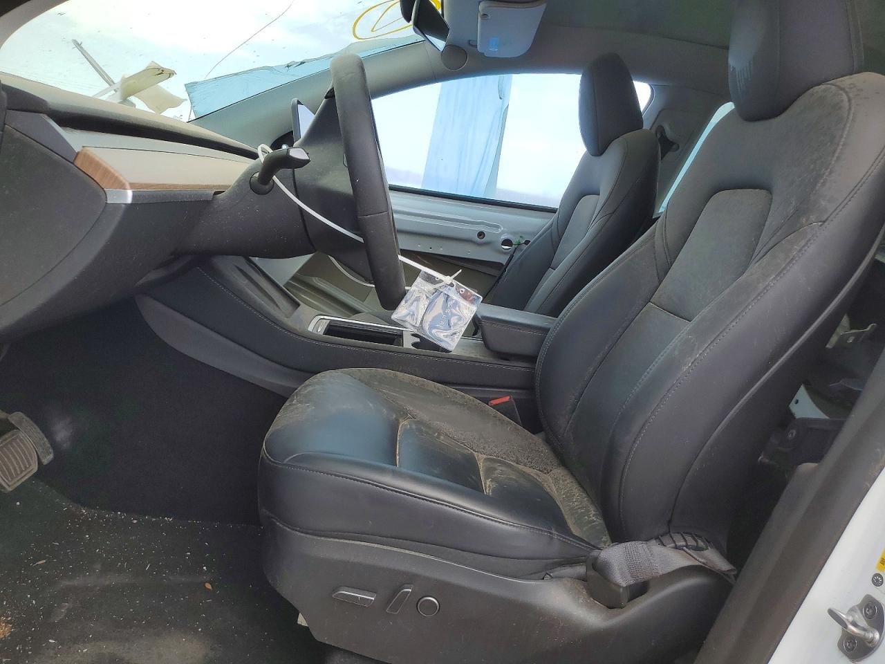 2023 Tesla Model Y White vin: 7SAYGDEEXPA093048