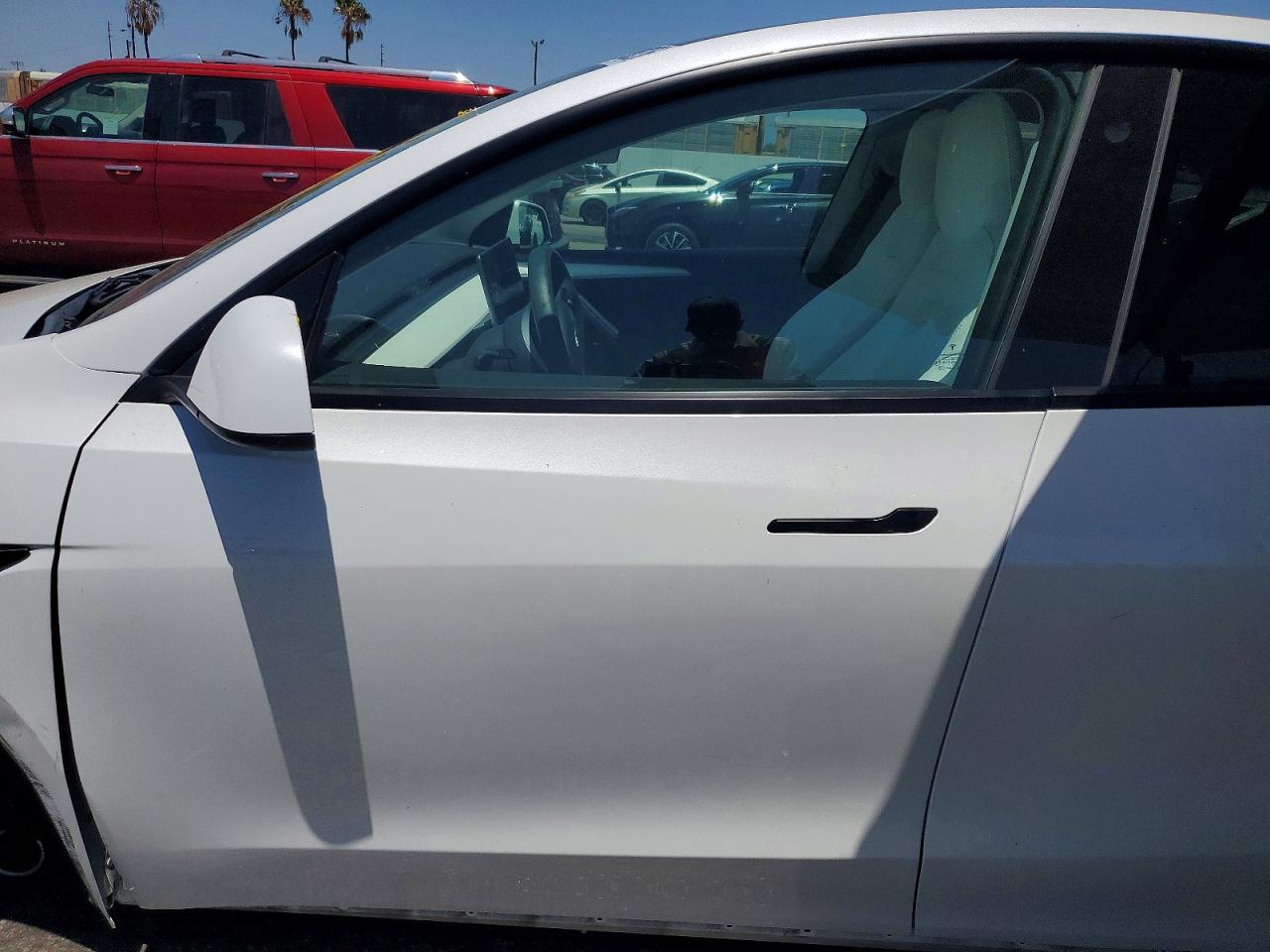 2023 Tesla Model Y White vin: 7SAYGDEEXPF630262