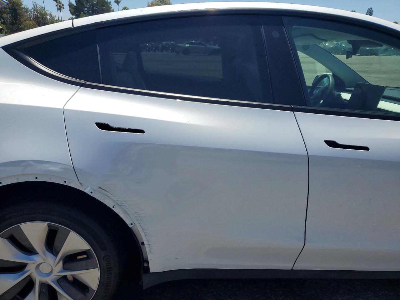 2023 Tesla Model Y White vin: 7SAYGDEEXPF630262