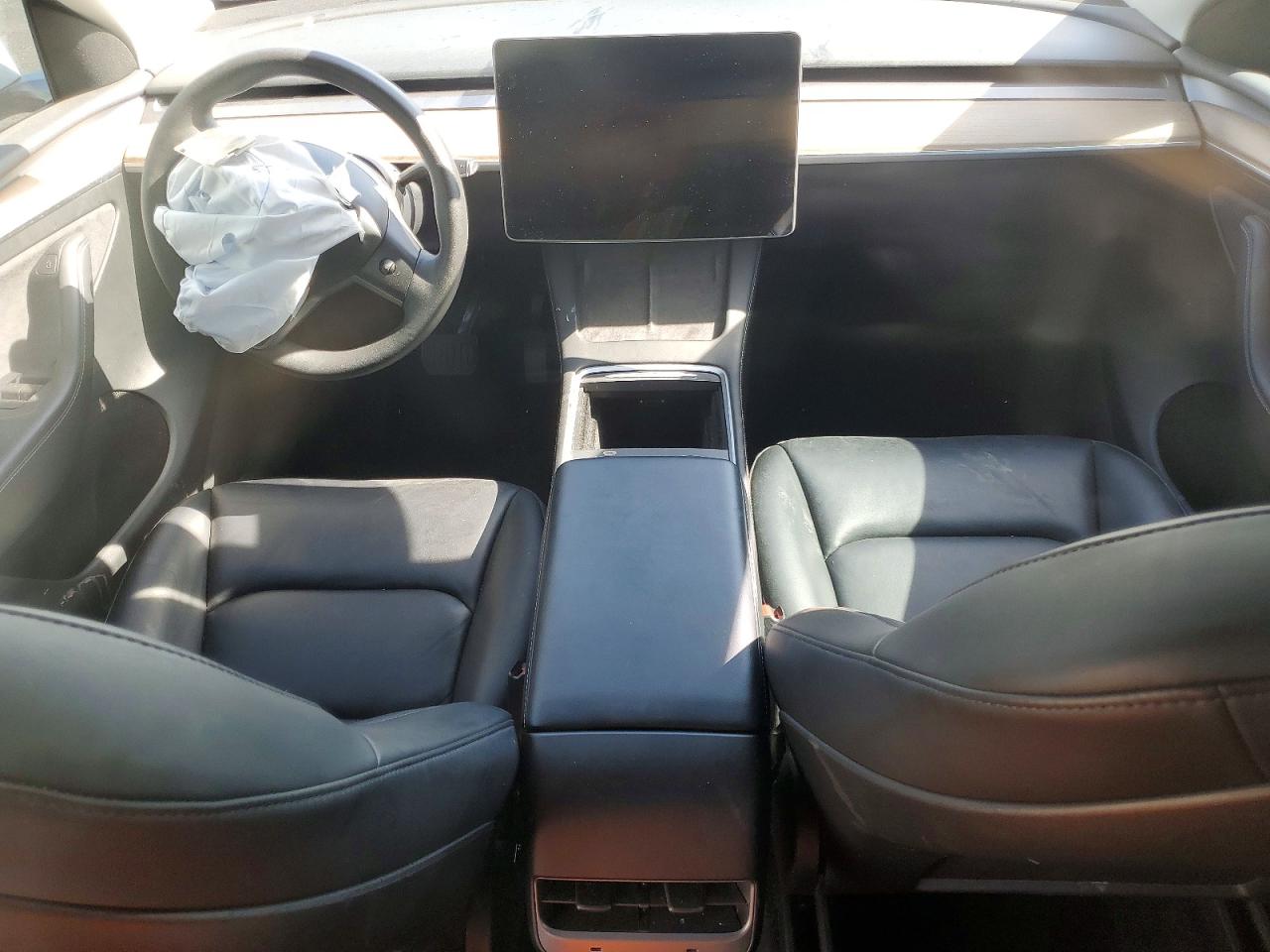 2023 Tesla Model Y White vin: 7SAYGDEEXPF637972