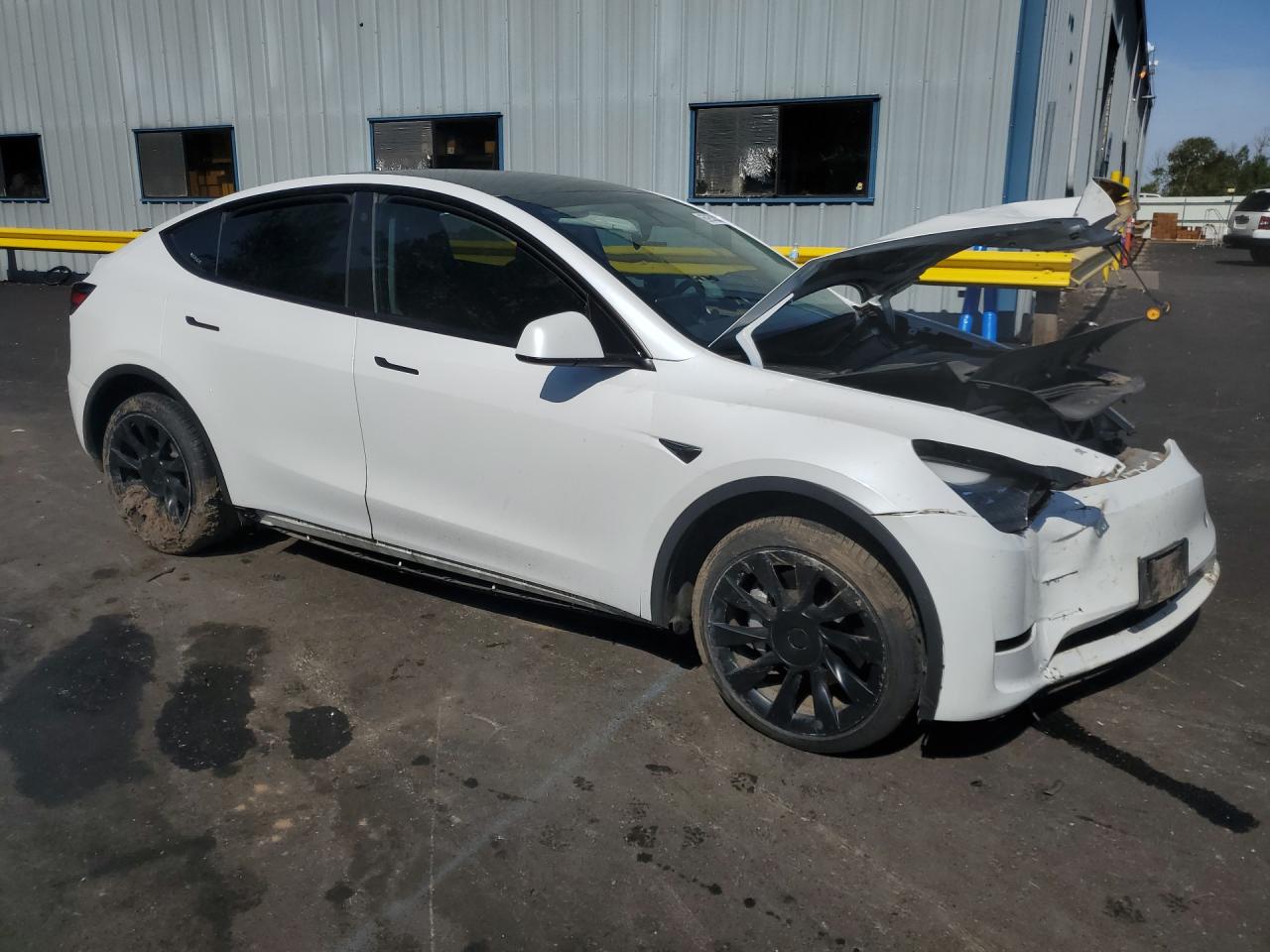 2023 Tesla Model Y White vin: 7SAYGDEEXPF637972 Damage: Right Rocker Panel, Broken, Replacement Required