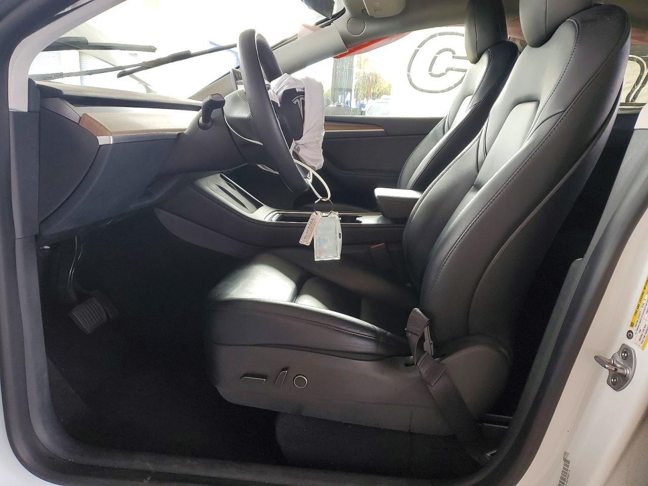2023 Tesla Model Y White vin: 7SAYGDEEXPF638958