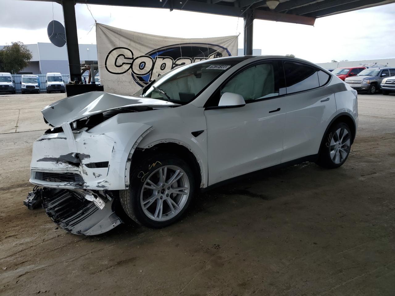 2023 Tesla Model Y White vin: 7SAYGDEEXPF638958 Damage: Left Front Fender, Severe Damage, Replacement Required