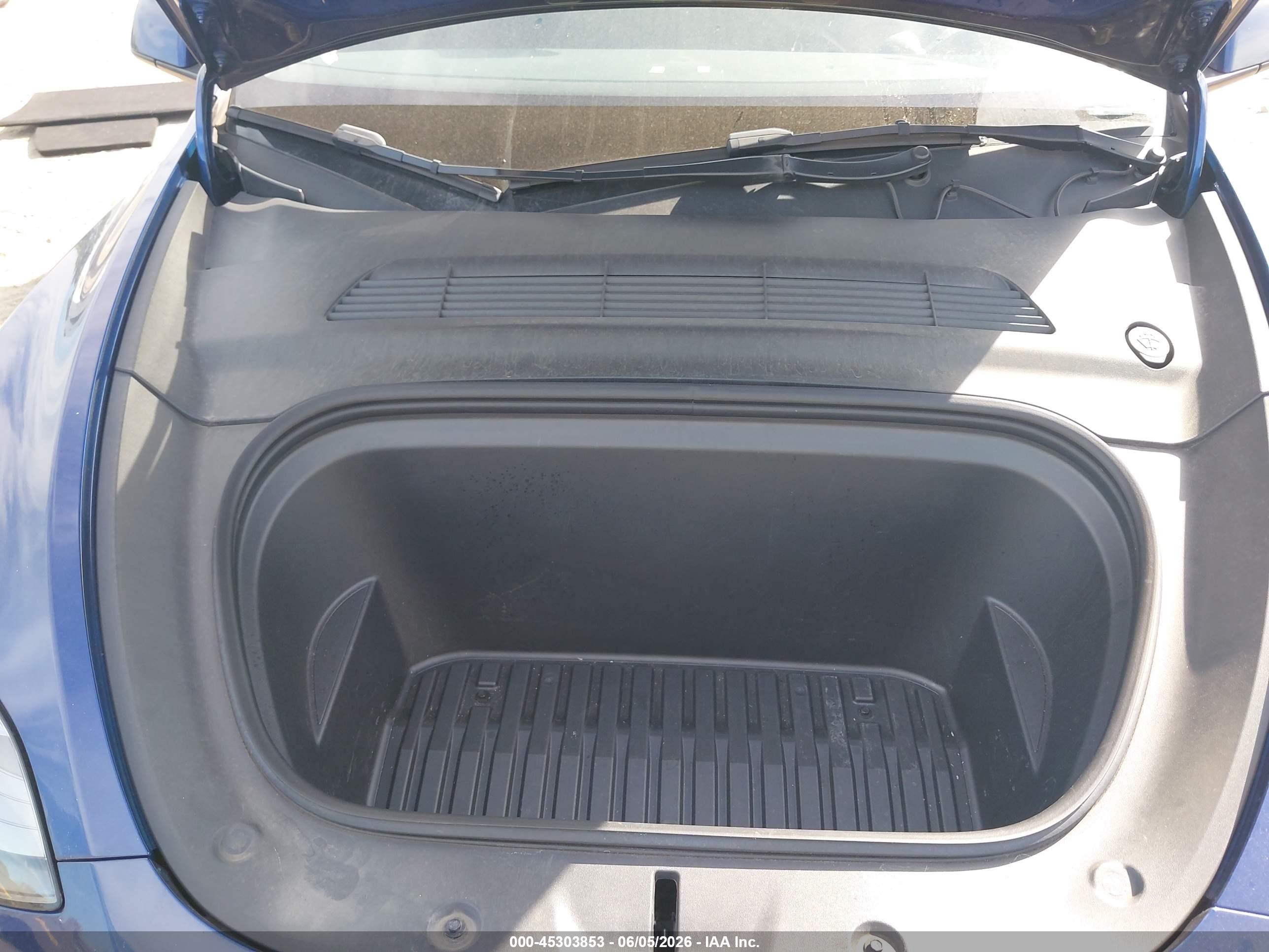 2023 Tesla Model Y Awd/long Range Dual Motor All-wheel Drive Dark Blue vin: 7SAYGDEEXPF702271