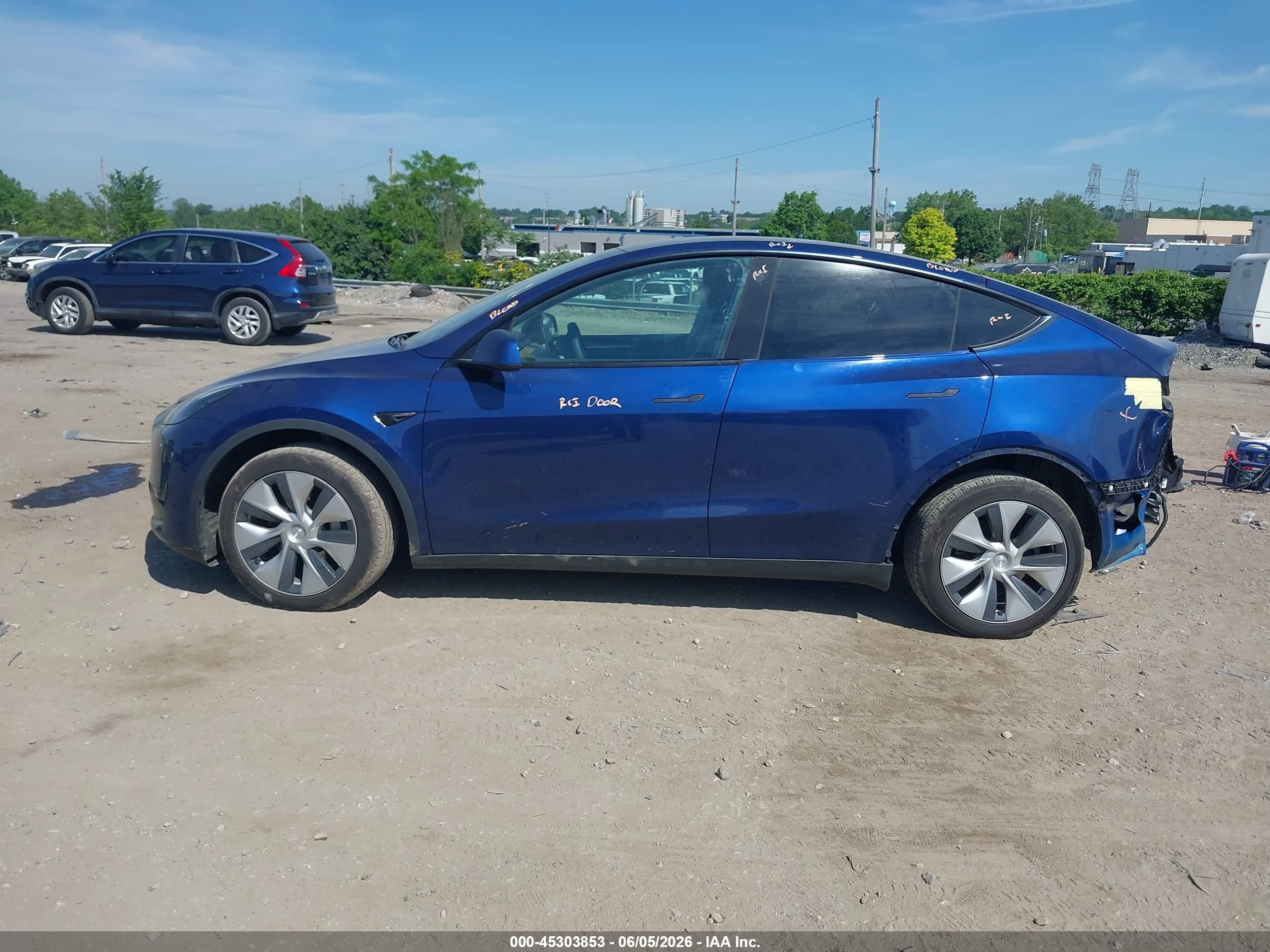 2023 Tesla Model Y Awd/long Range Dual Motor All-wheel Drive Dark Blue vin: 7SAYGDEEXPF702271
