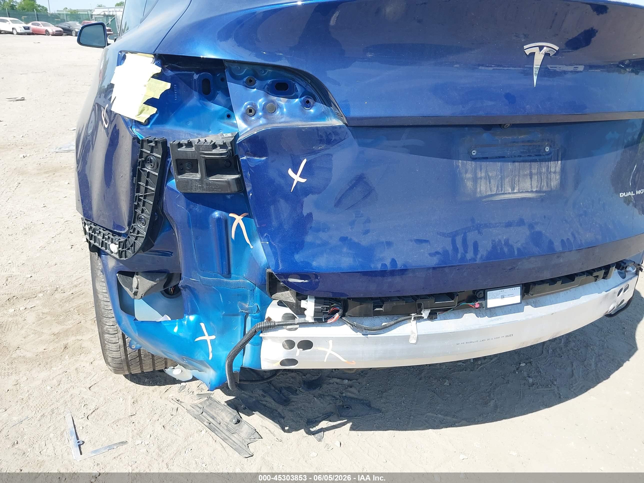 2023 Tesla Model Y Awd/long Range Dual Motor All-wheel Drive Dark Blue vin: 7SAYGDEEXPF702271