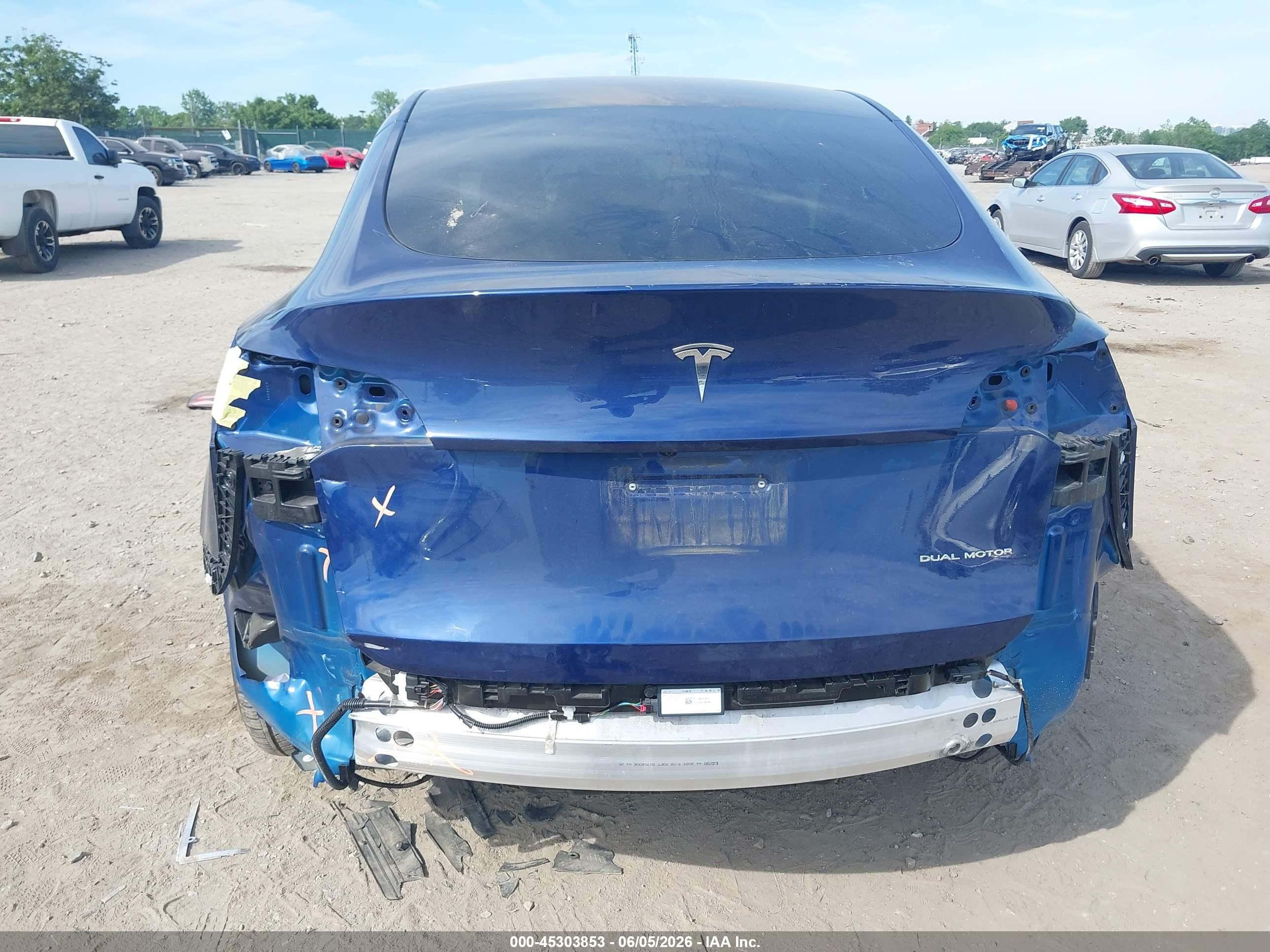 2023 Tesla Model Y Awd/long Range Dual Motor All-wheel Drive Dark Blue vin: 7SAYGDEEXPF702271