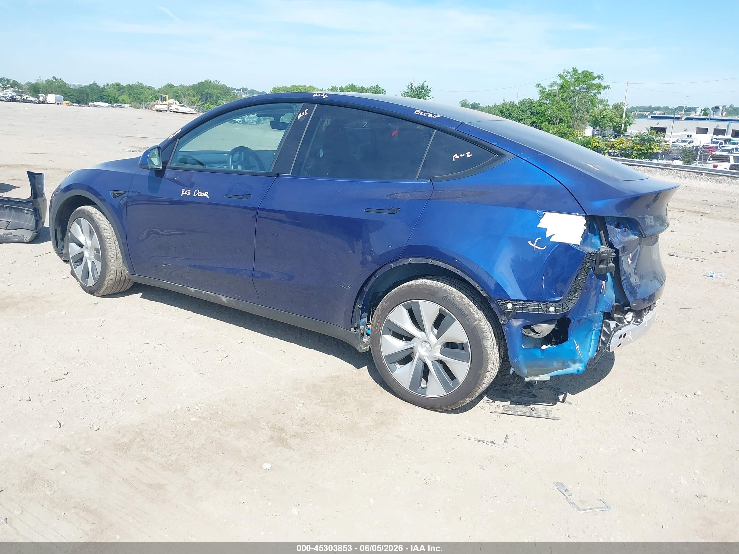2023 Tesla Model Y Awd/long Range Dual Motor All-wheel Drive Dark Blue vin: 7SAYGDEEXPF702271