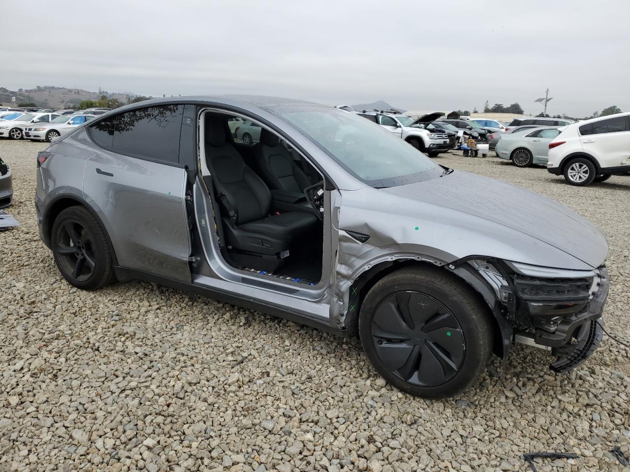 2026 Tesla Model Y Серый vin: 7SAYGDEEXTF324849