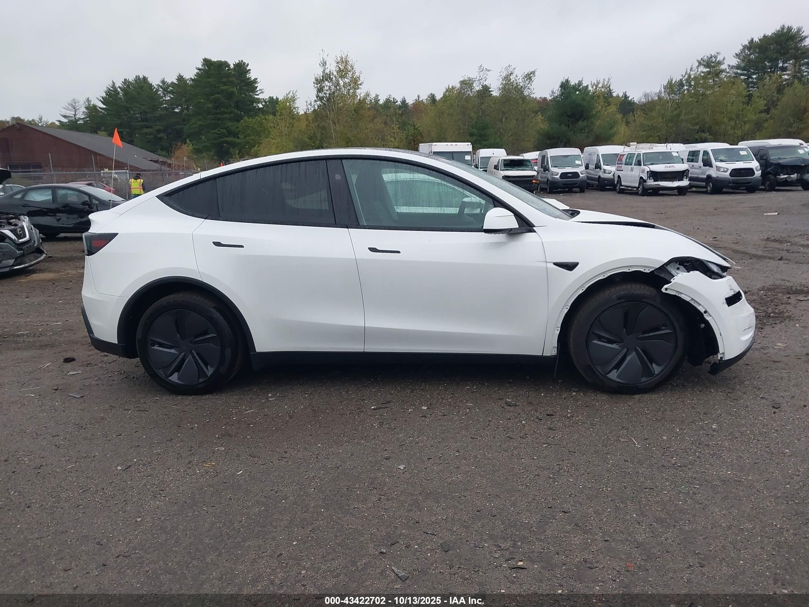2026 Tesla Model Y   Белый vin: 7SAYGDEEXTF432937