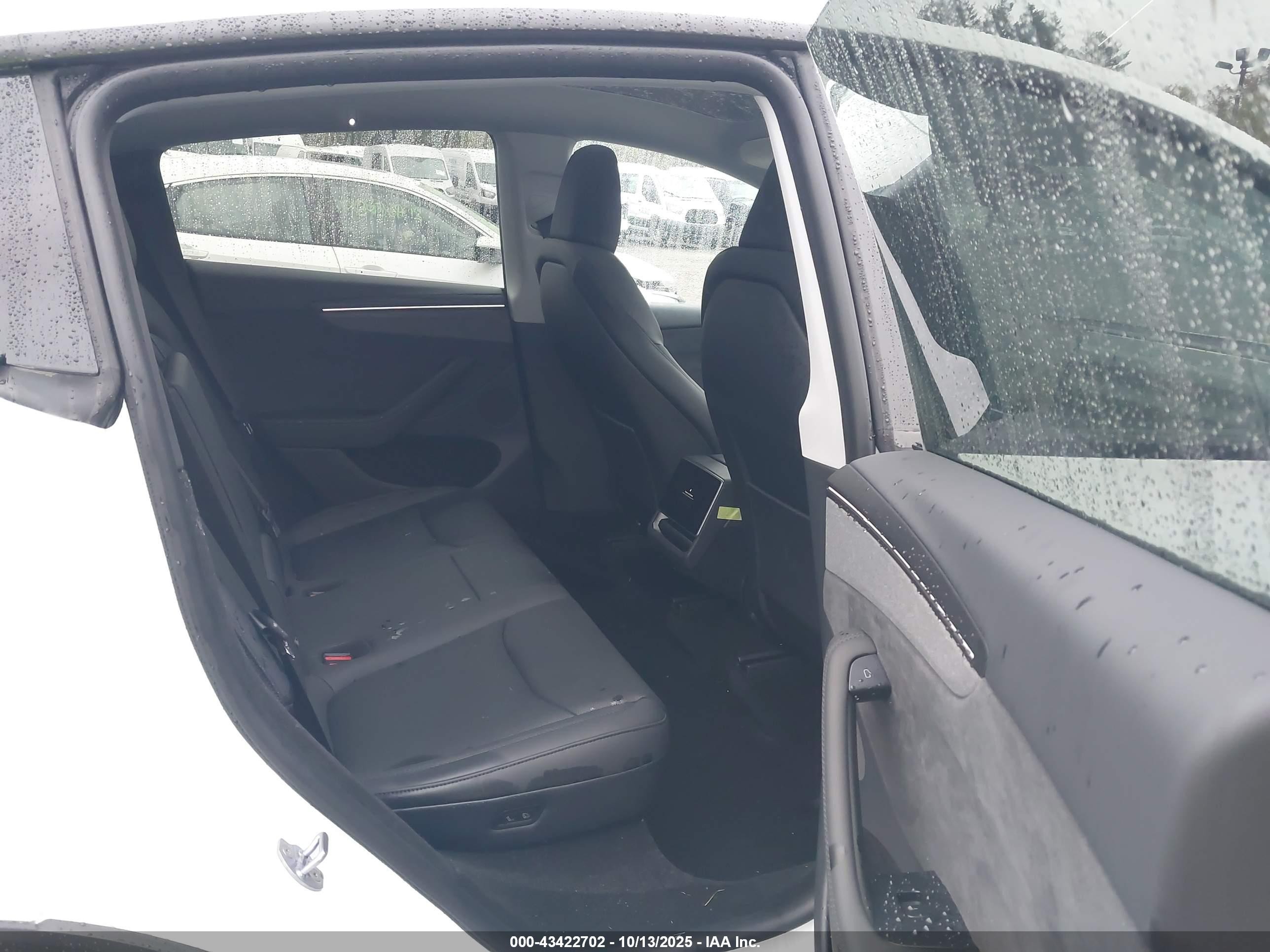 2026 Tesla Model Y   Белый vin: 7SAYGDEEXTF432937