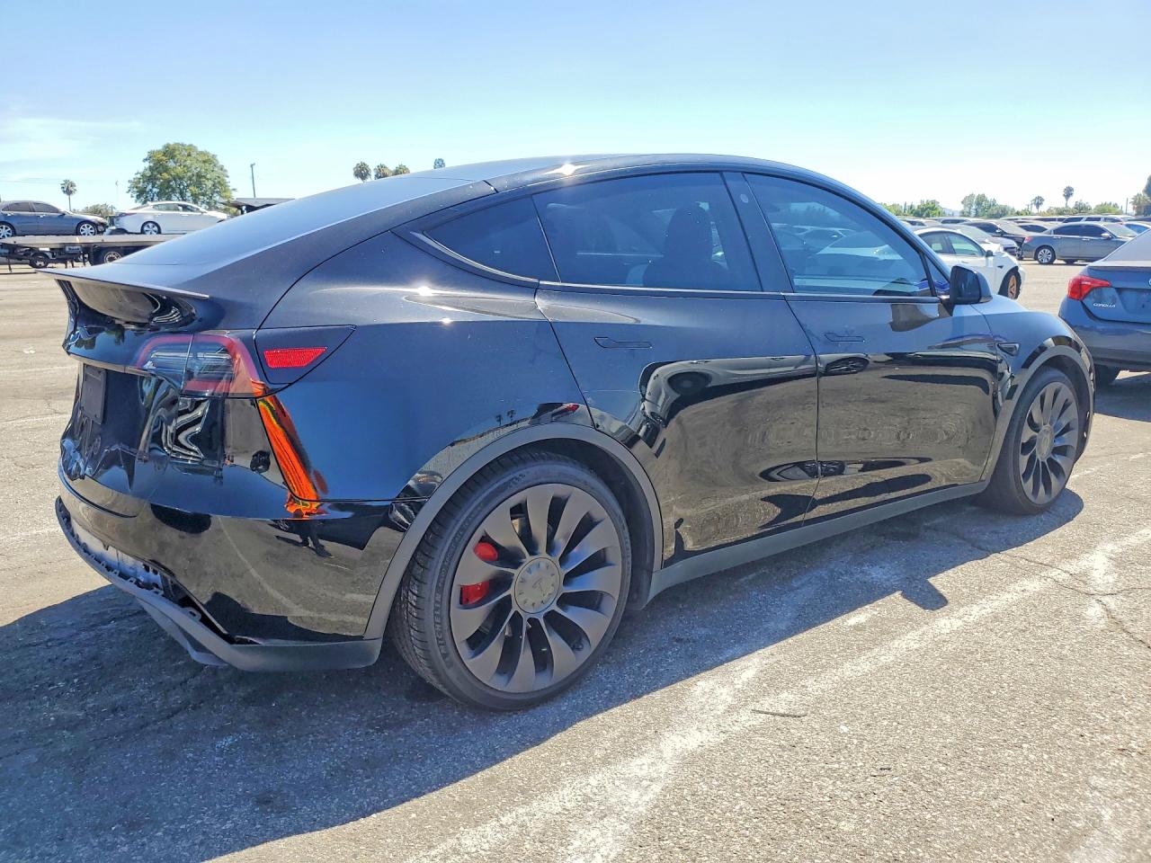 2022 Tesla Model Y Черный vin: 7SAYGDEF0NF336813