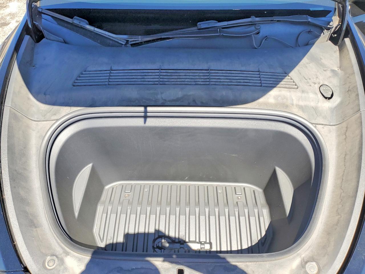 2022 Tesla Model Y Черный vin: 7SAYGDEF0NF336813