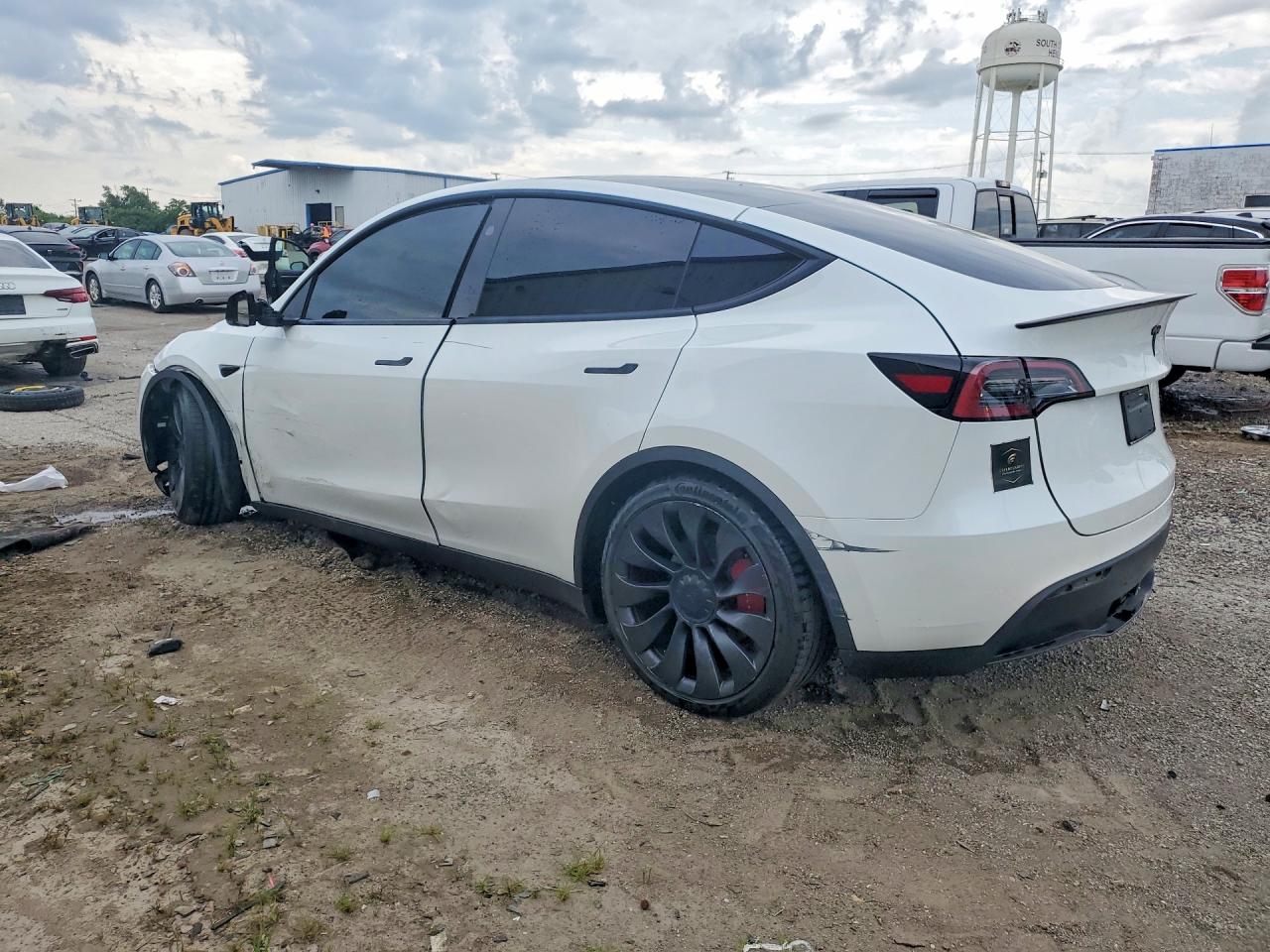 2023 Tesla Model Y White vin: 7SAYGDEF0PF830026