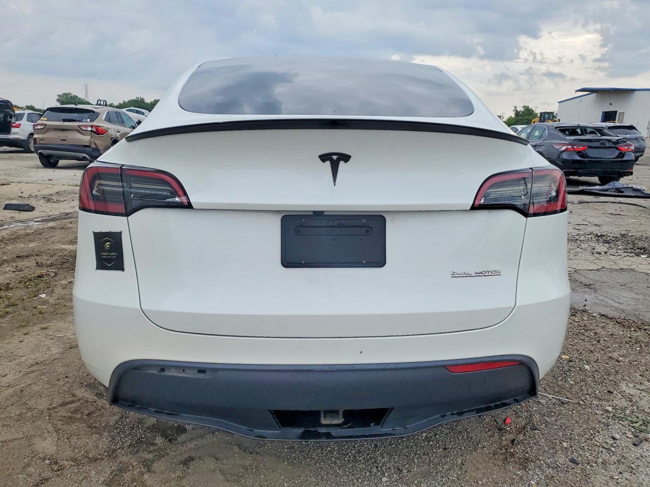 2023 Tesla Model Y White vin: 7SAYGDEF0PF830026