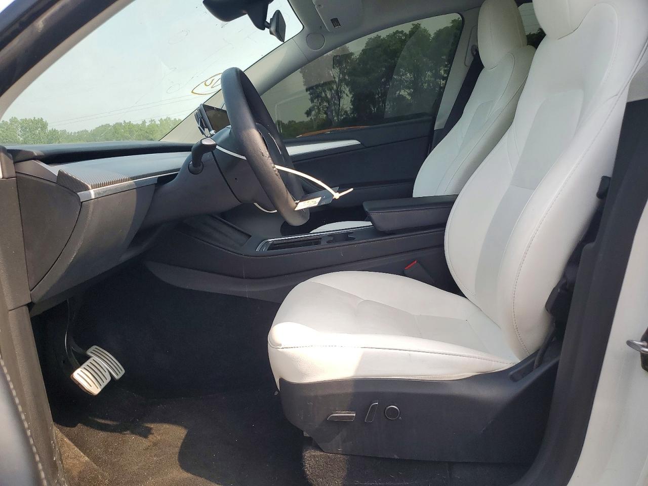 2023 Tesla Model Y White vin: 7SAYGDEF0PF830026