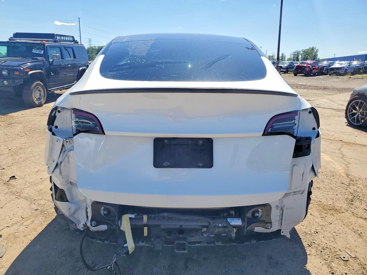 2023 Tesla Model Y White vin: 7SAYGDEF0PF860093