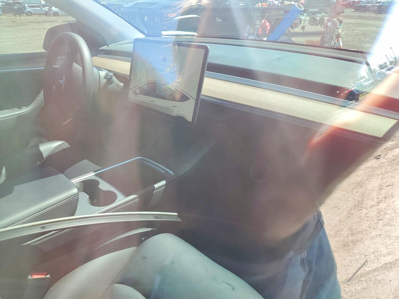 2023 Tesla Model Y White vin: 7SAYGDEF0PF860093