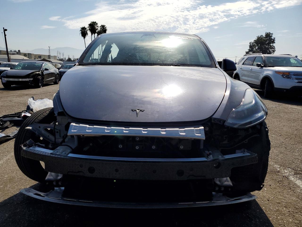 2020 Tesla Model  Y Gray vin: 7SAYGDEF1PF698166