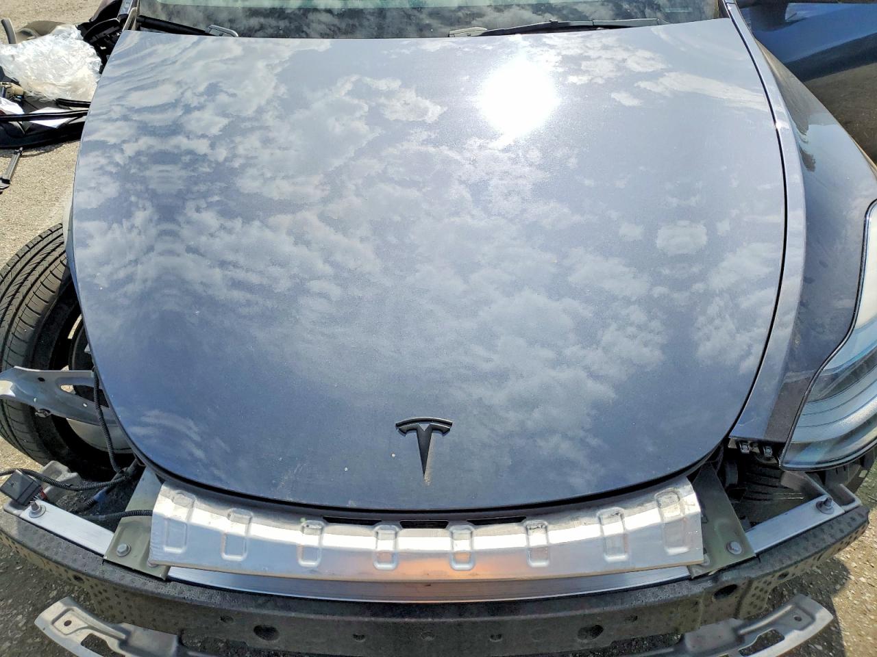 2020 Tesla Model  Y Gray vin: 7SAYGDEF1PF698166