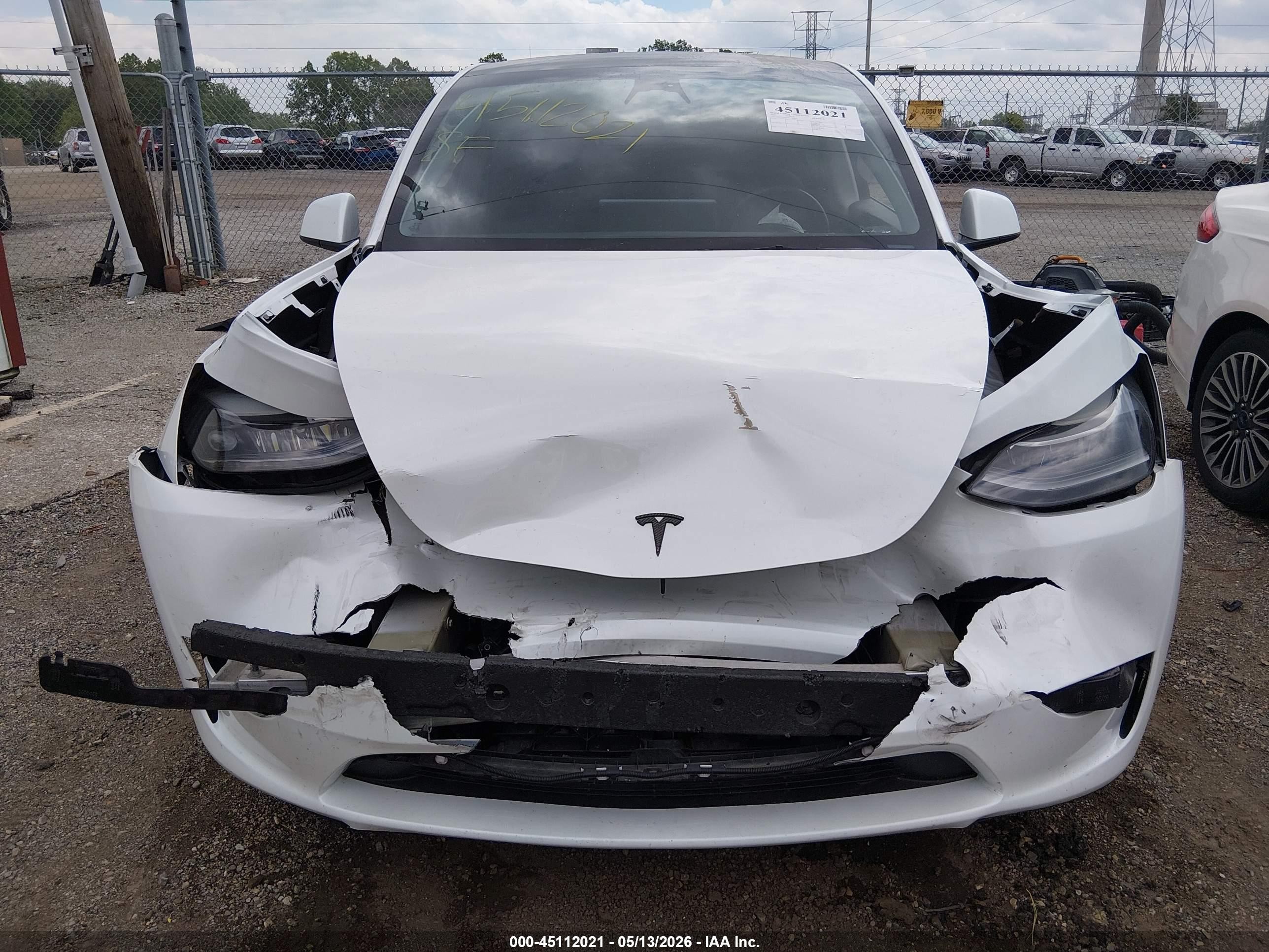 2023 Tesla Model Y Performance Dual Motor All-wheel Drive White vin: 7SAYGDEF1PF700983