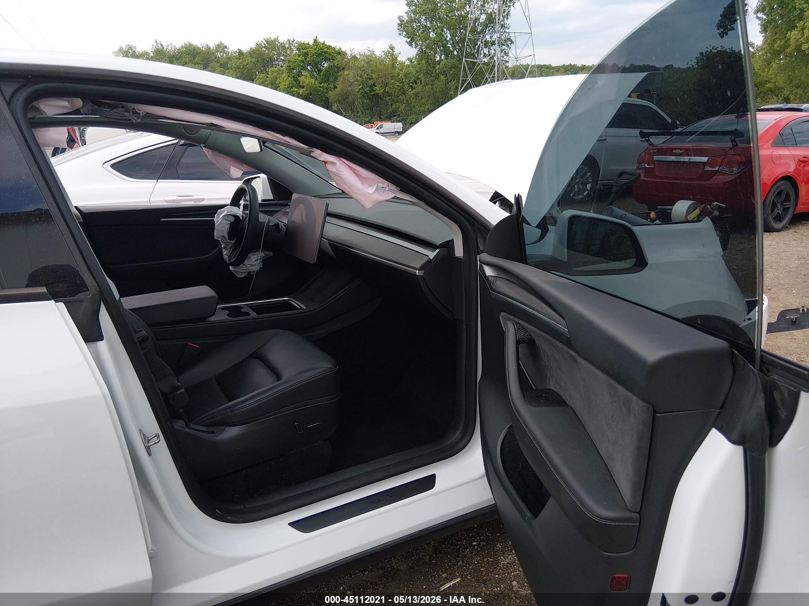 2023 Tesla Model Y Performance Dual Motor All-wheel Drive White vin: 7SAYGDEF1PF700983