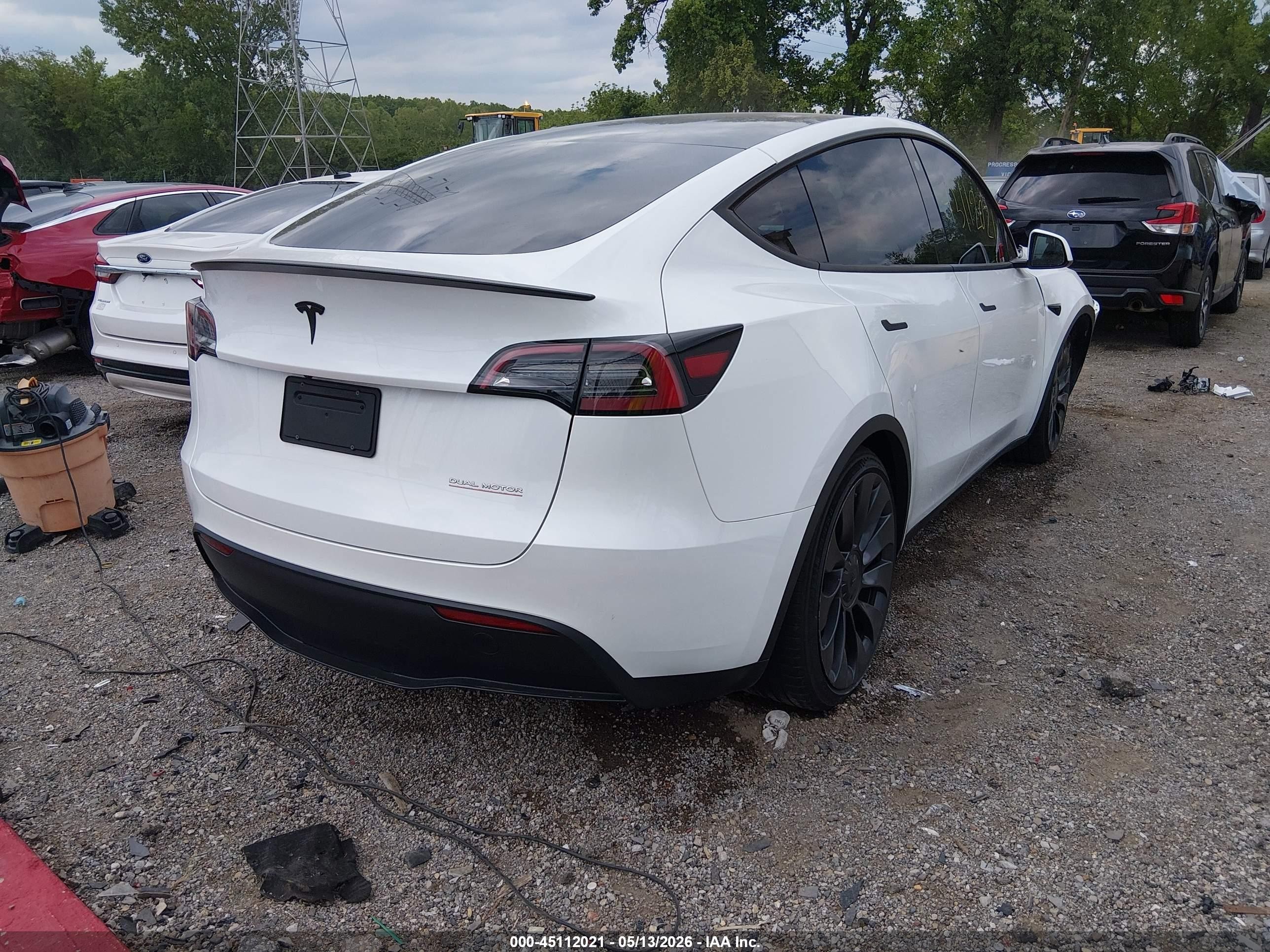 2023 Tesla Model Y Performance Dual Motor All-wheel Drive White vin: 7SAYGDEF1PF700983
