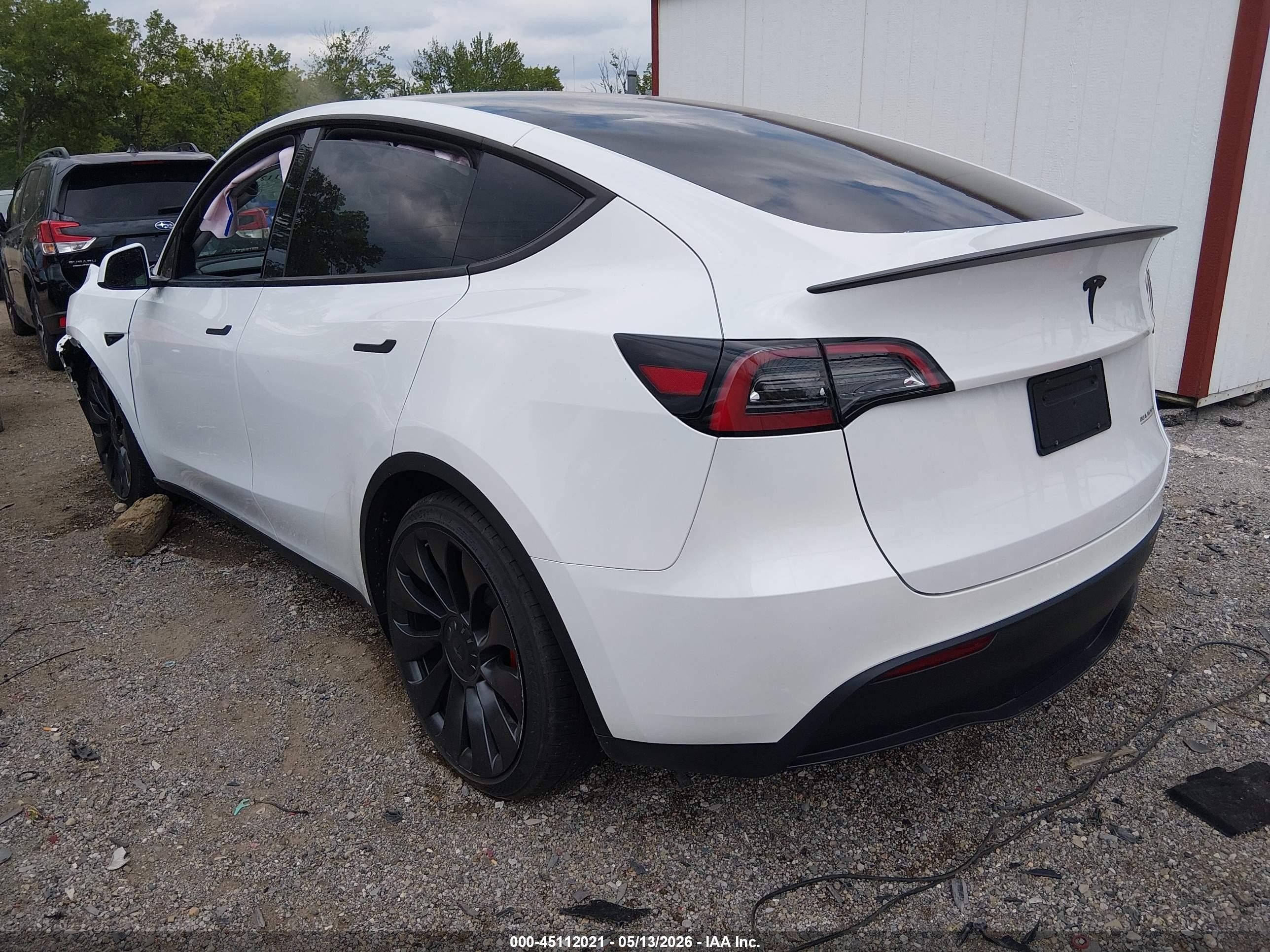 2023 Tesla Model Y Performance Dual Motor All-wheel Drive White vin: 7SAYGDEF1PF700983