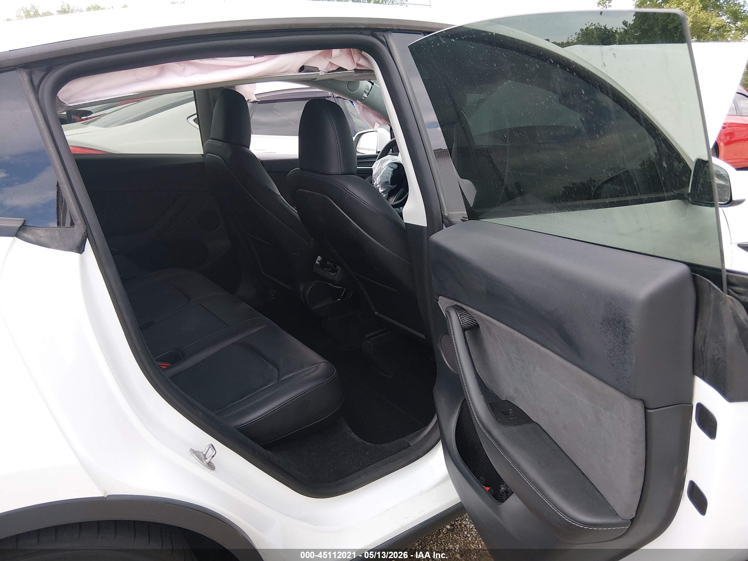 2023 Tesla Model Y Performance Dual Motor All-wheel Drive White vin: 7SAYGDEF1PF700983