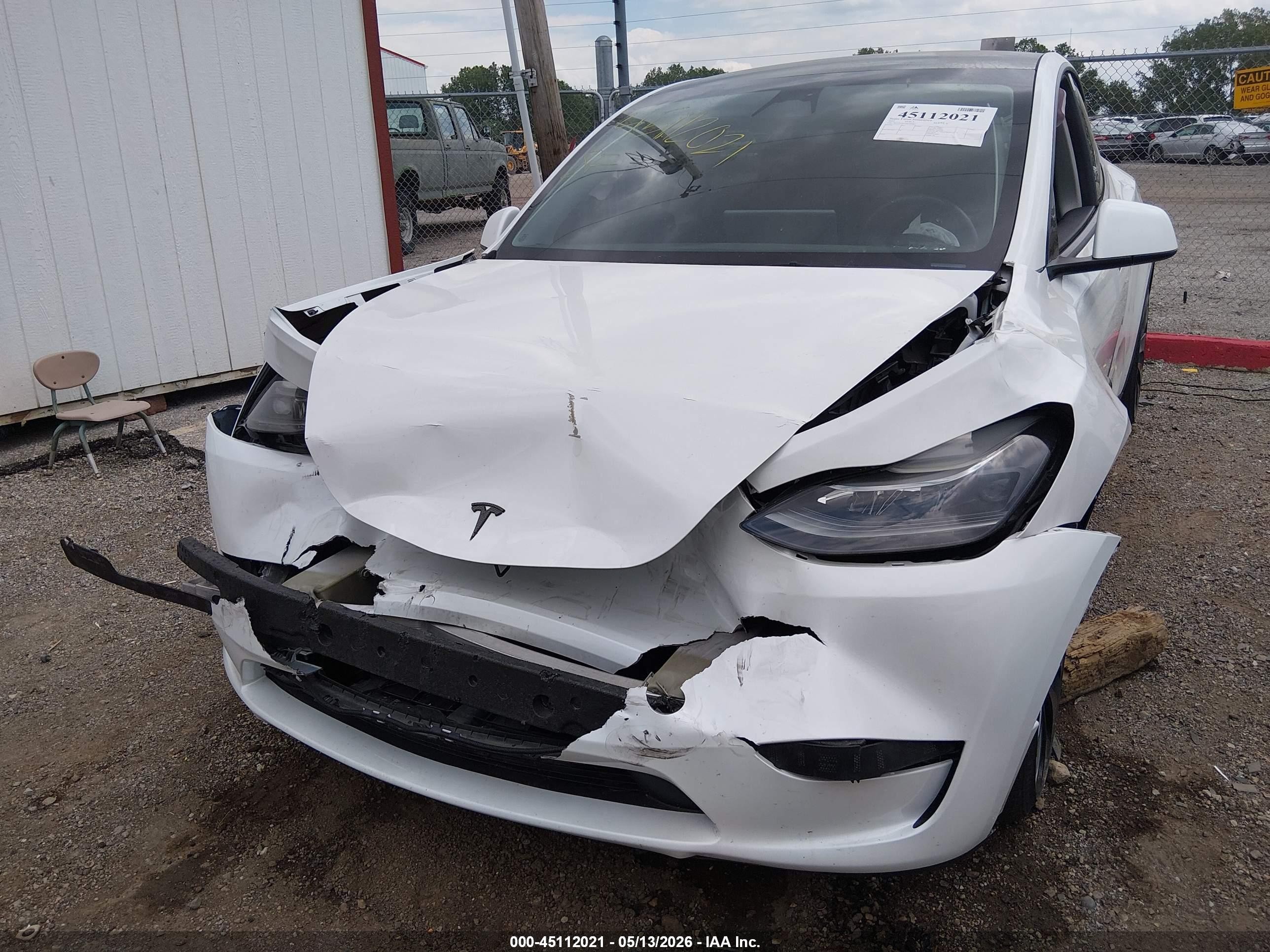 2023 Tesla Model Y Performance Dual Motor All-wheel Drive White vin: 7SAYGDEF1PF700983