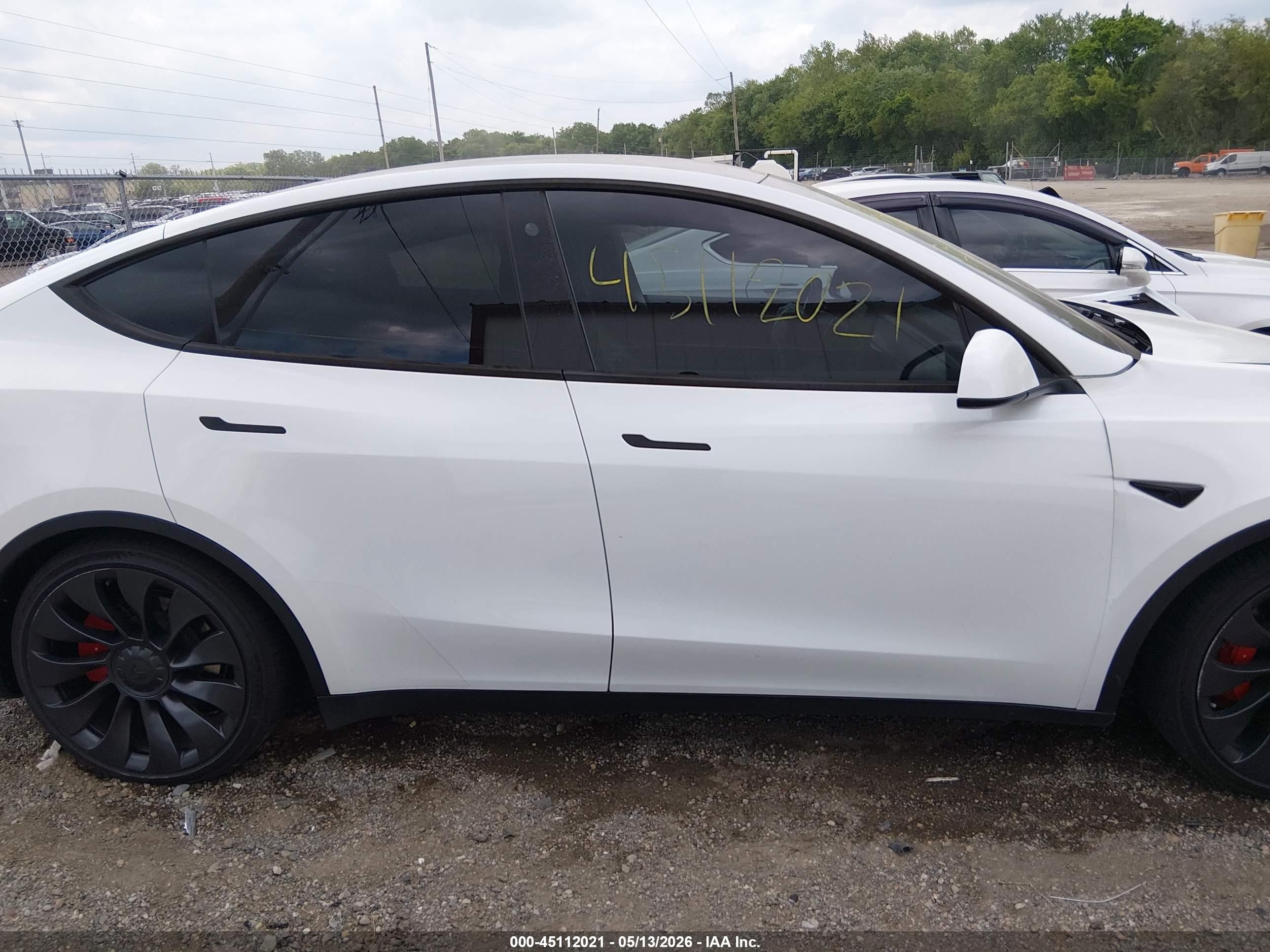 2023 Tesla Model Y Performance Dual Motor All-wheel Drive White vin: 7SAYGDEF1PF700983