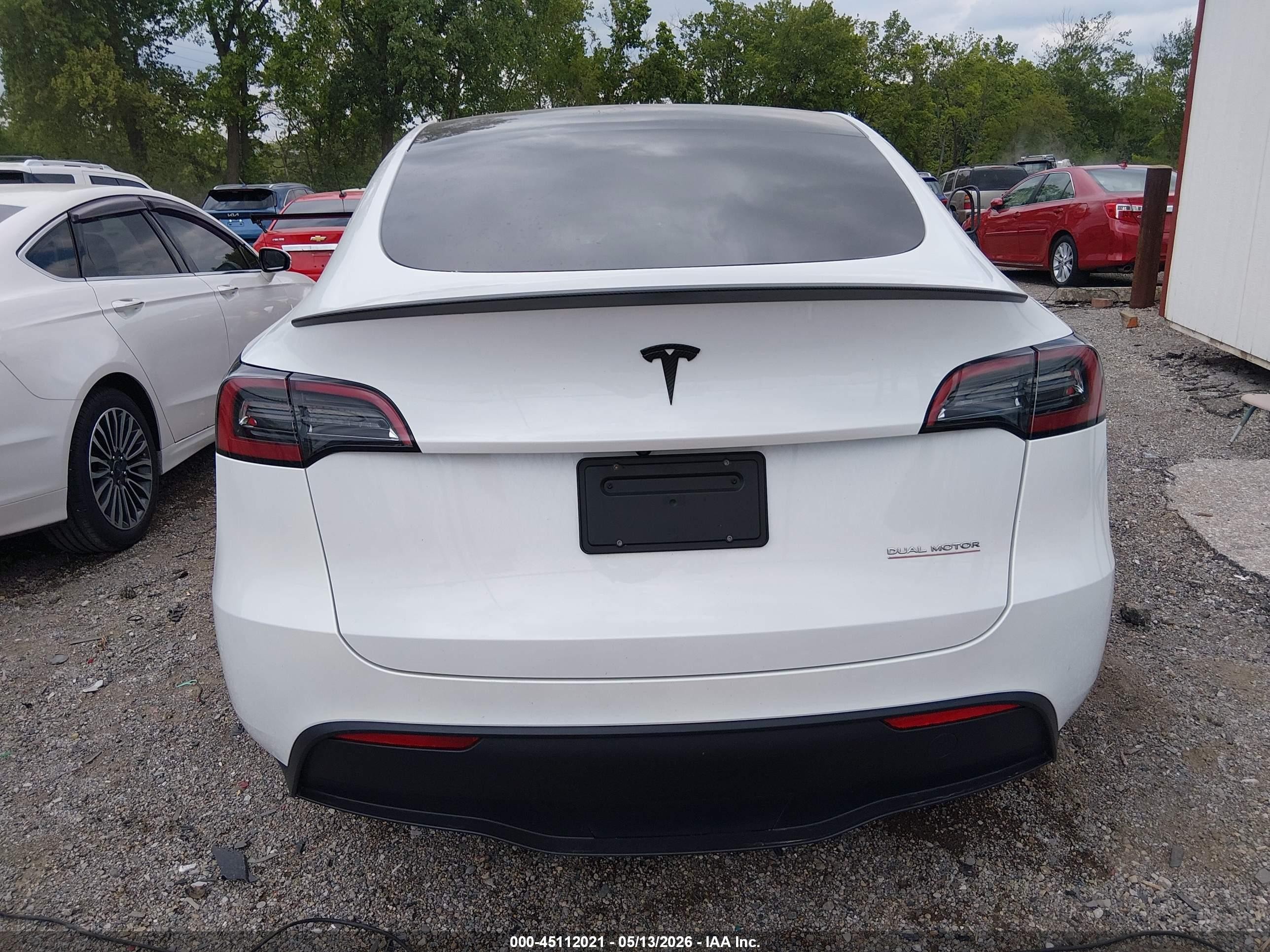 2023 Tesla Model Y Performance Dual Motor All-wheel Drive White vin: 7SAYGDEF1PF700983