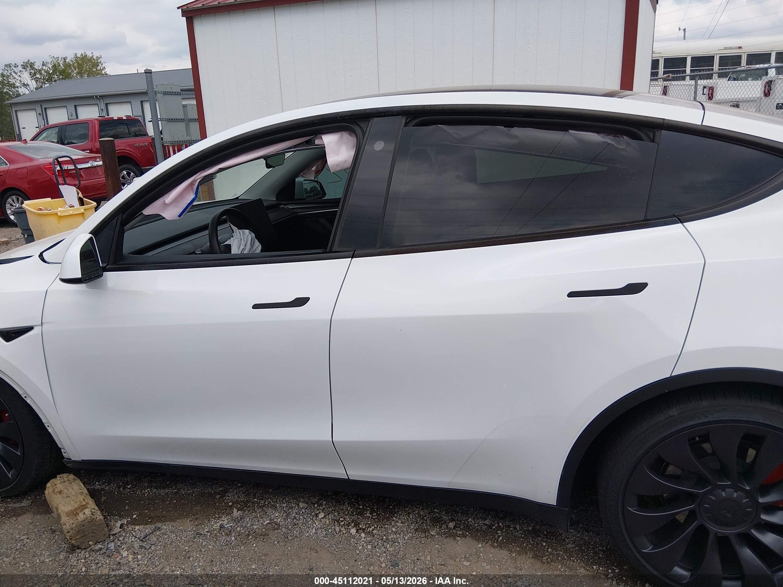 2023 Tesla Model Y Performance Dual Motor All-wheel Drive White vin: 7SAYGDEF1PF700983
