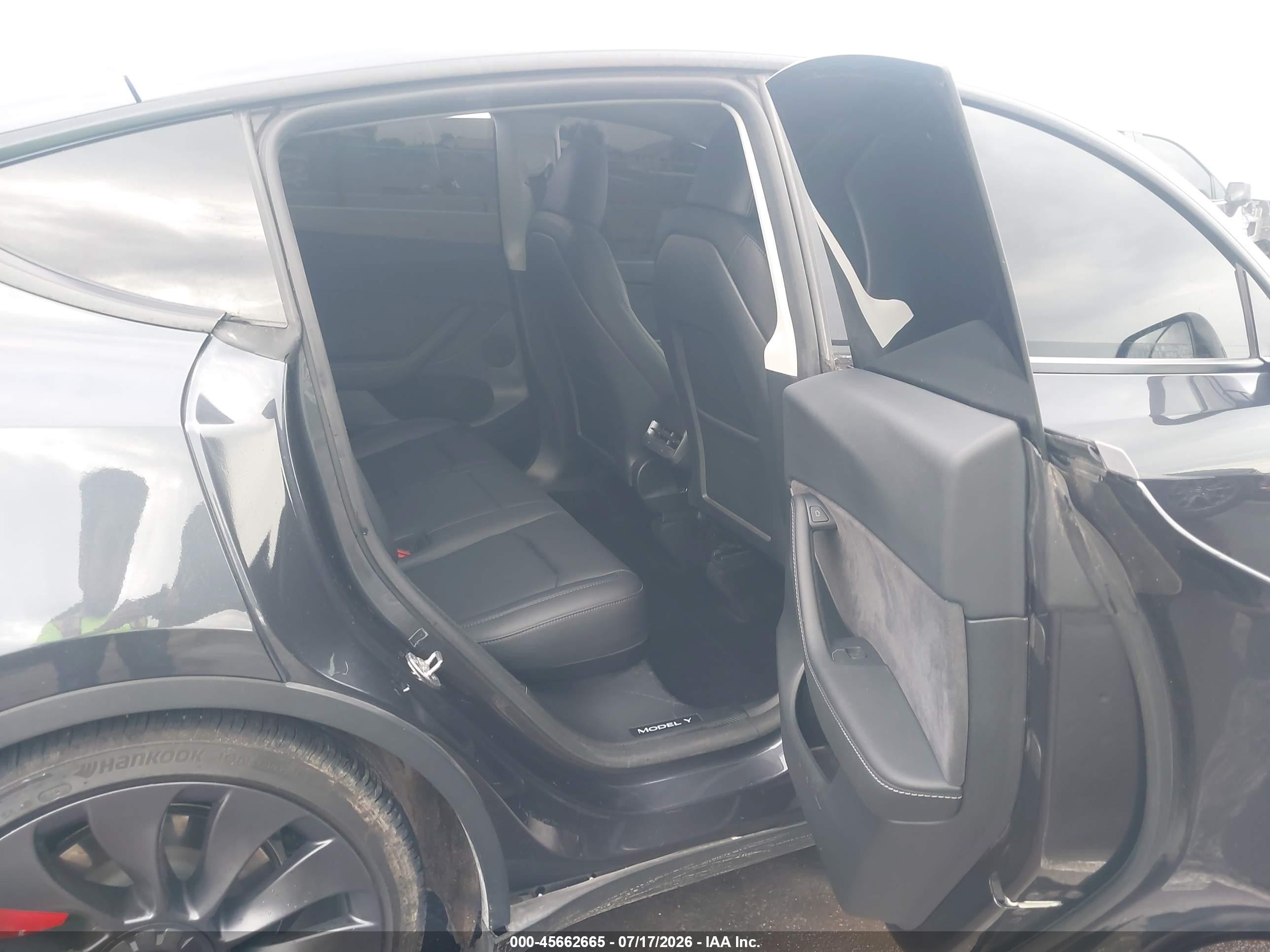 2024 Tesla Model Y Performance Dual Motor All-wheel Drive Black vin: 7SAYGDEF1RF072362