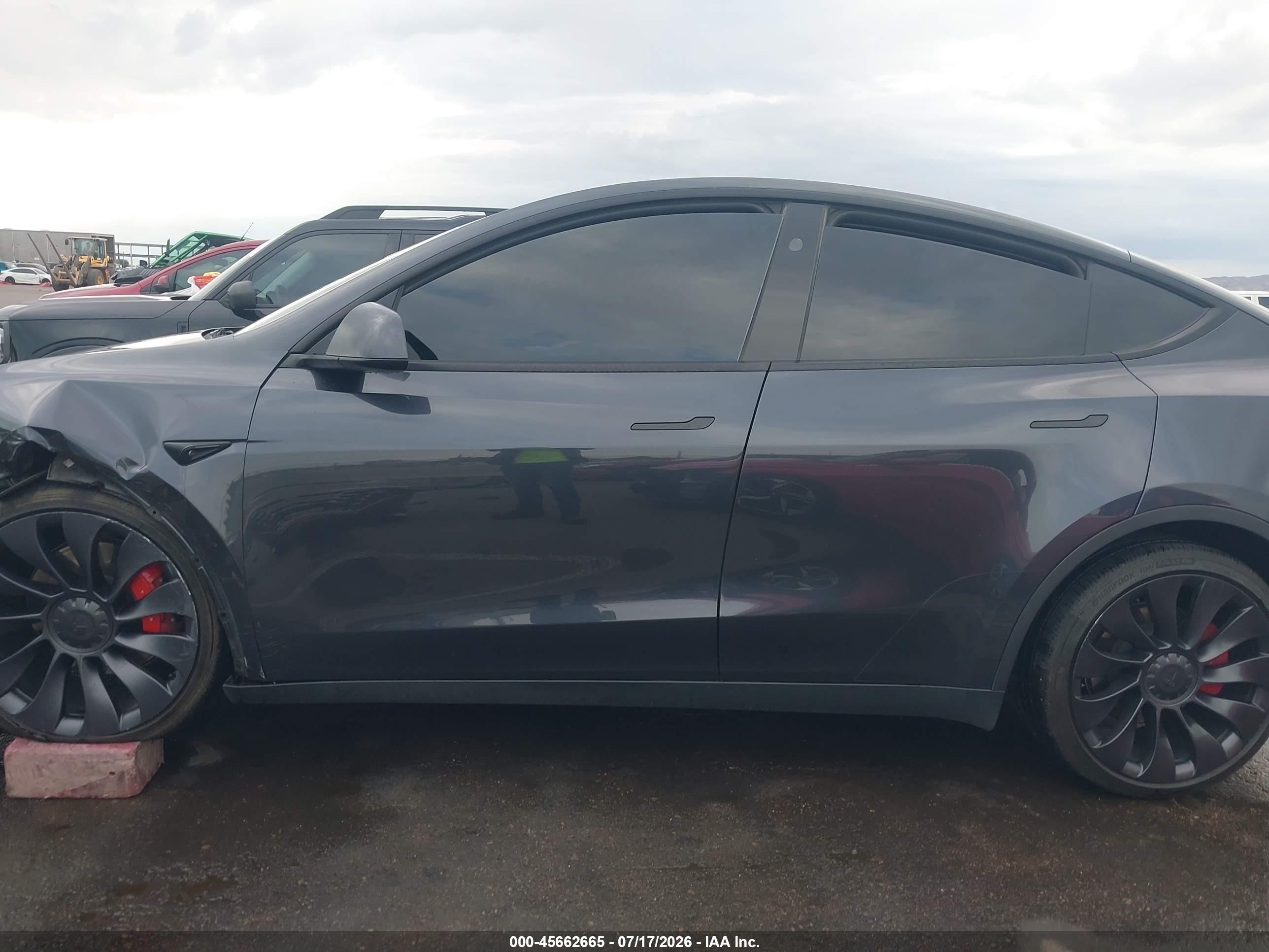 2024 Tesla Model Y Performance Dual Motor All-wheel Drive Black vin: 7SAYGDEF1RF072362