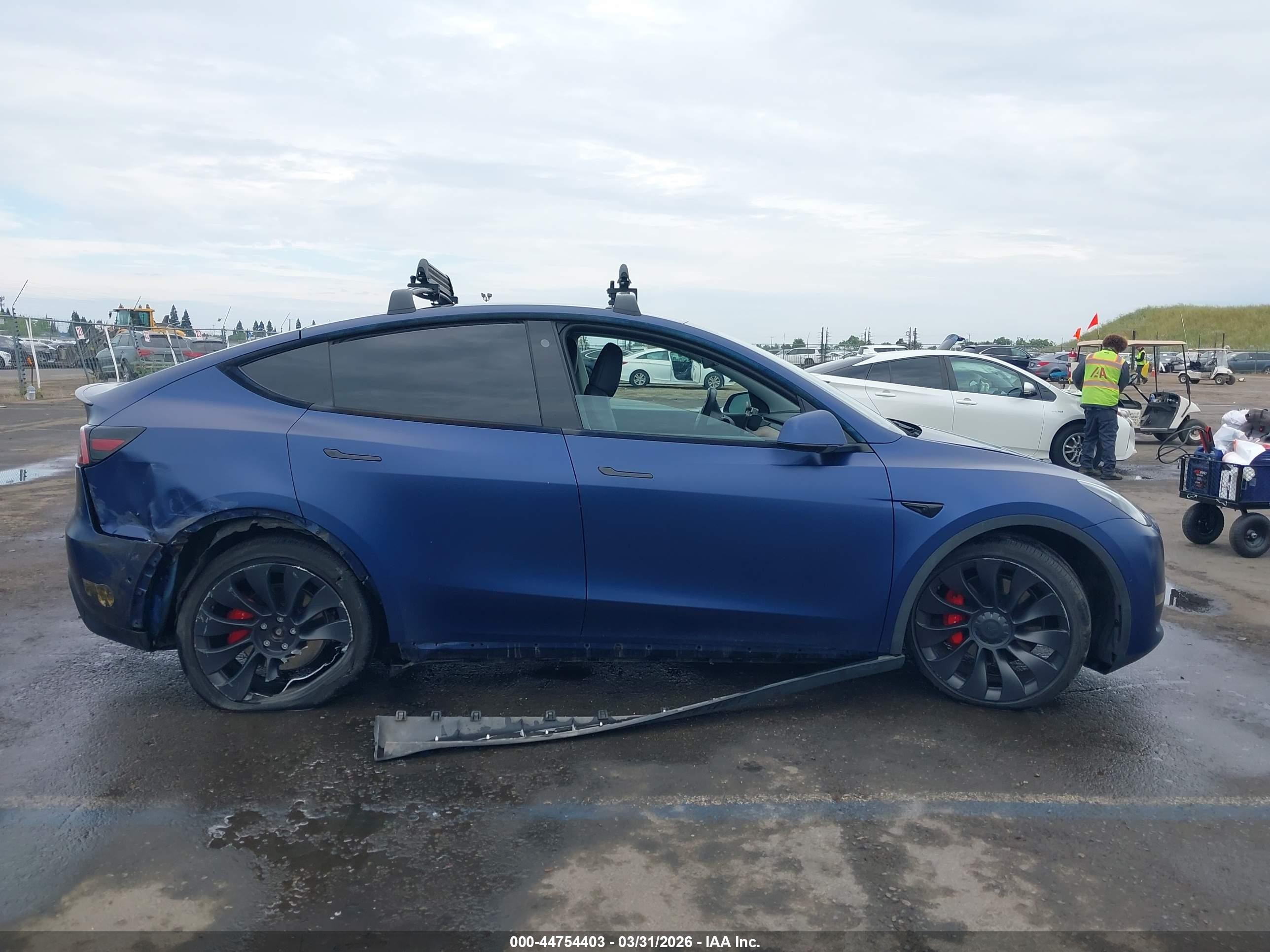 2022 Tesla Model Y Performance Dual Motor All-wheel Drive Синий vin: 7SAYGDEF2NF337087