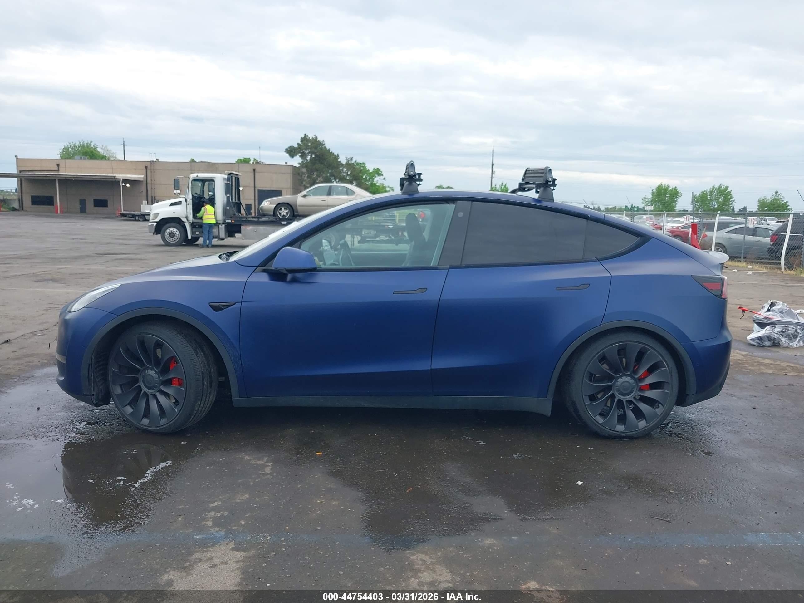 2022 Tesla Model Y Performance Dual Motor All-wheel Drive Синий vin: 7SAYGDEF2NF337087