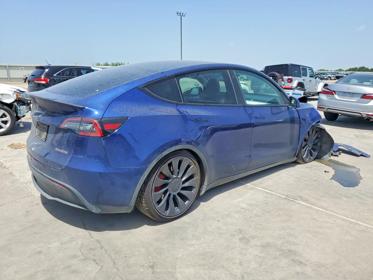 2023 Tesla Model Y Blue vin: 7SAYGDEF2PF749870