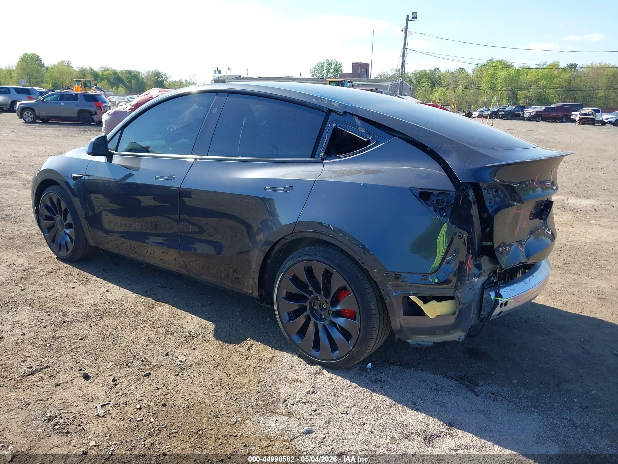 2024 Tesla Model Y Performance Dual Motor All-wheel Drive Gray vin: 7SAYGDEF2RA333527