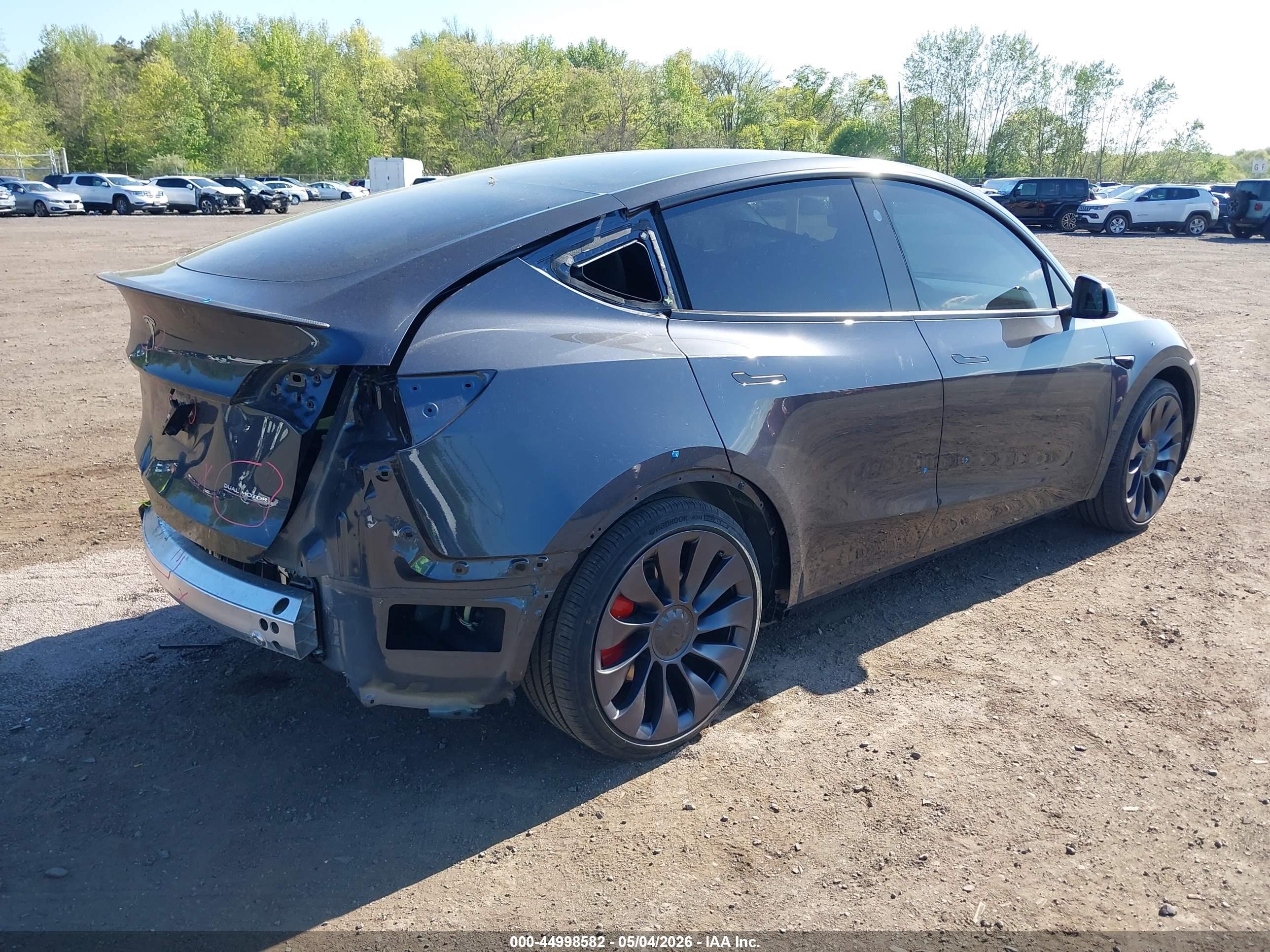 2024 Tesla Model Y Performance Dual Motor All-wheel Drive Gray vin: 7SAYGDEF2RA333527