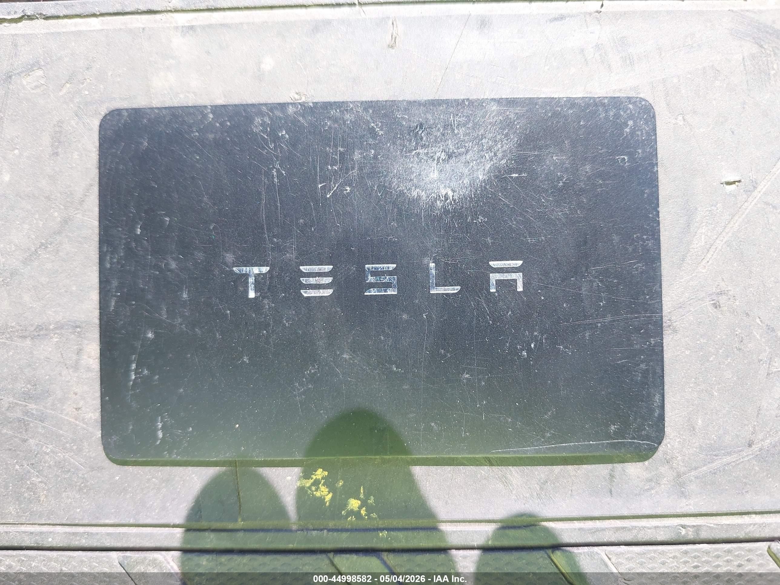 2024 Tesla Model Y Performance Dual Motor All-wheel Drive Gray vin: 7SAYGDEF2RA333527