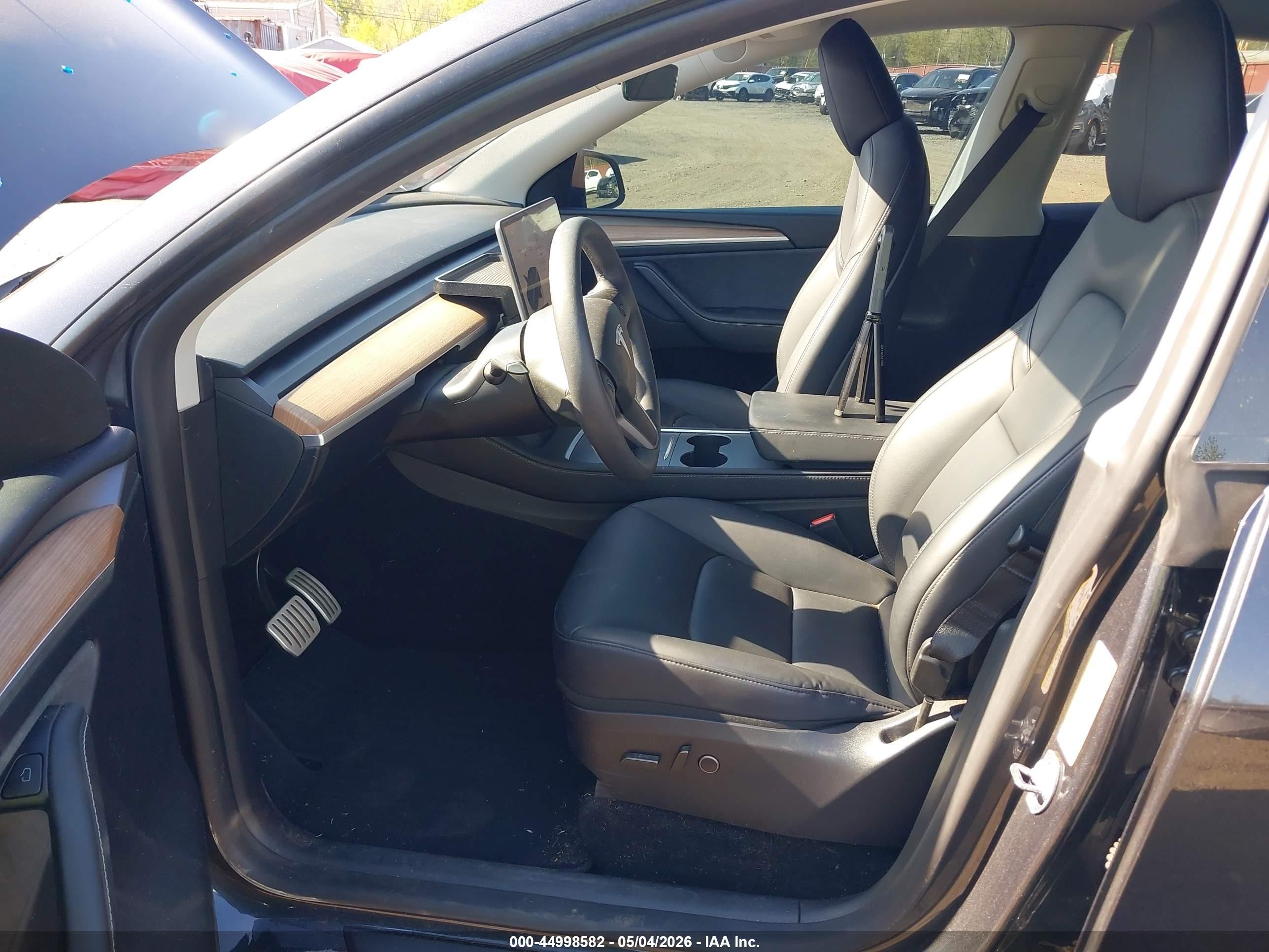 2024 Tesla Model Y Performance Dual Motor All-wheel Drive Gray vin: 7SAYGDEF2RA333527