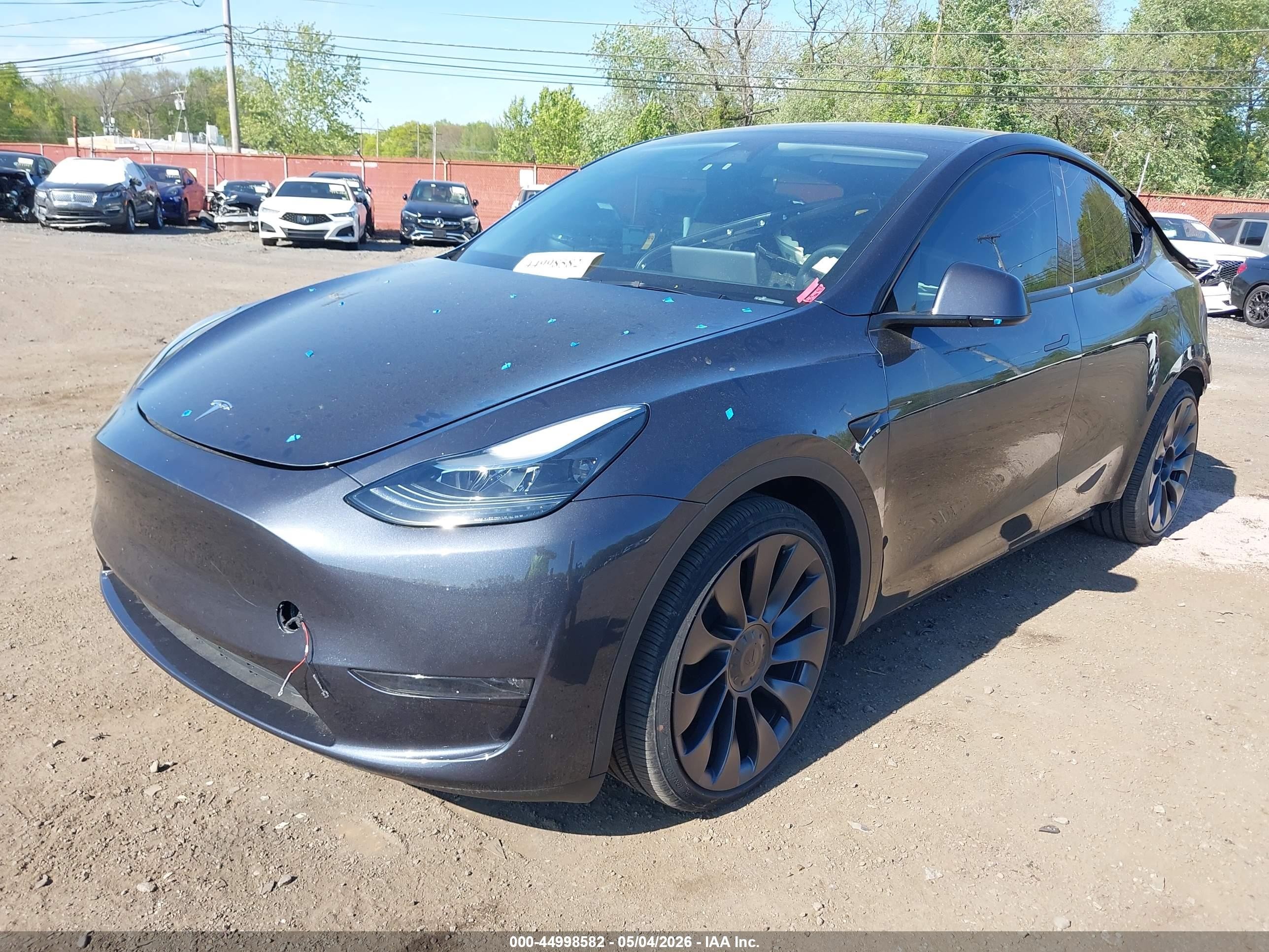 2024 Tesla Model Y Performance Dual Motor All-wheel Drive Gray vin: 7SAYGDEF2RA333527
