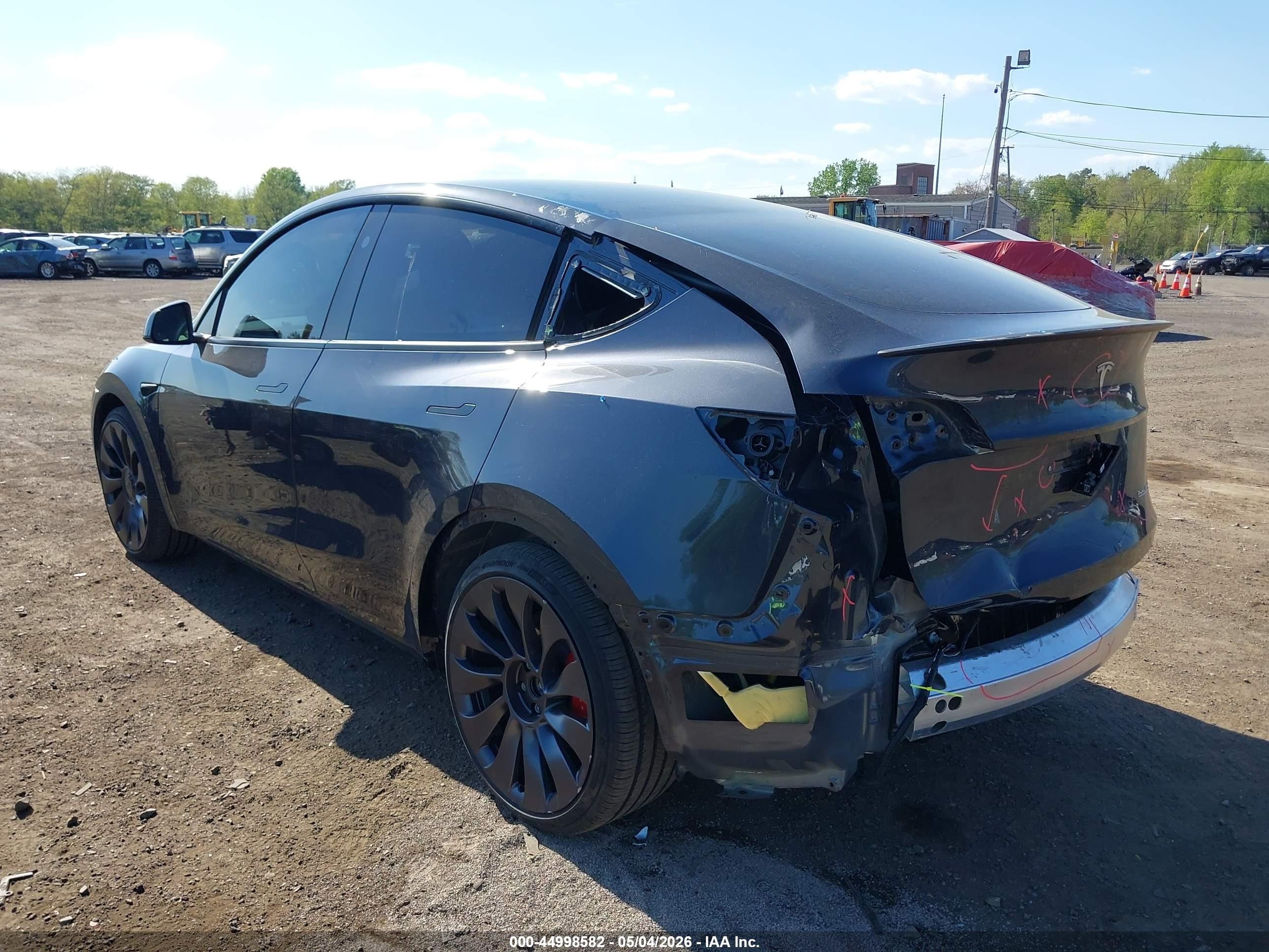 2024 Tesla Model Y Performance Dual Motor All-wheel Drive Gray vin: 7SAYGDEF2RA333527